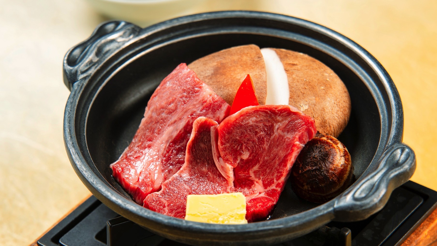 *【秋の夕食】焼物/修善寺椎茸ステーキ・和牛カルビ陶板焼き（変更になる場合があります）