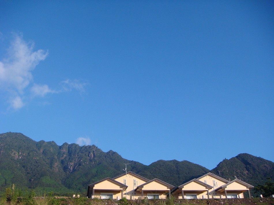 Cottage and Mt. Toimo from the sea side