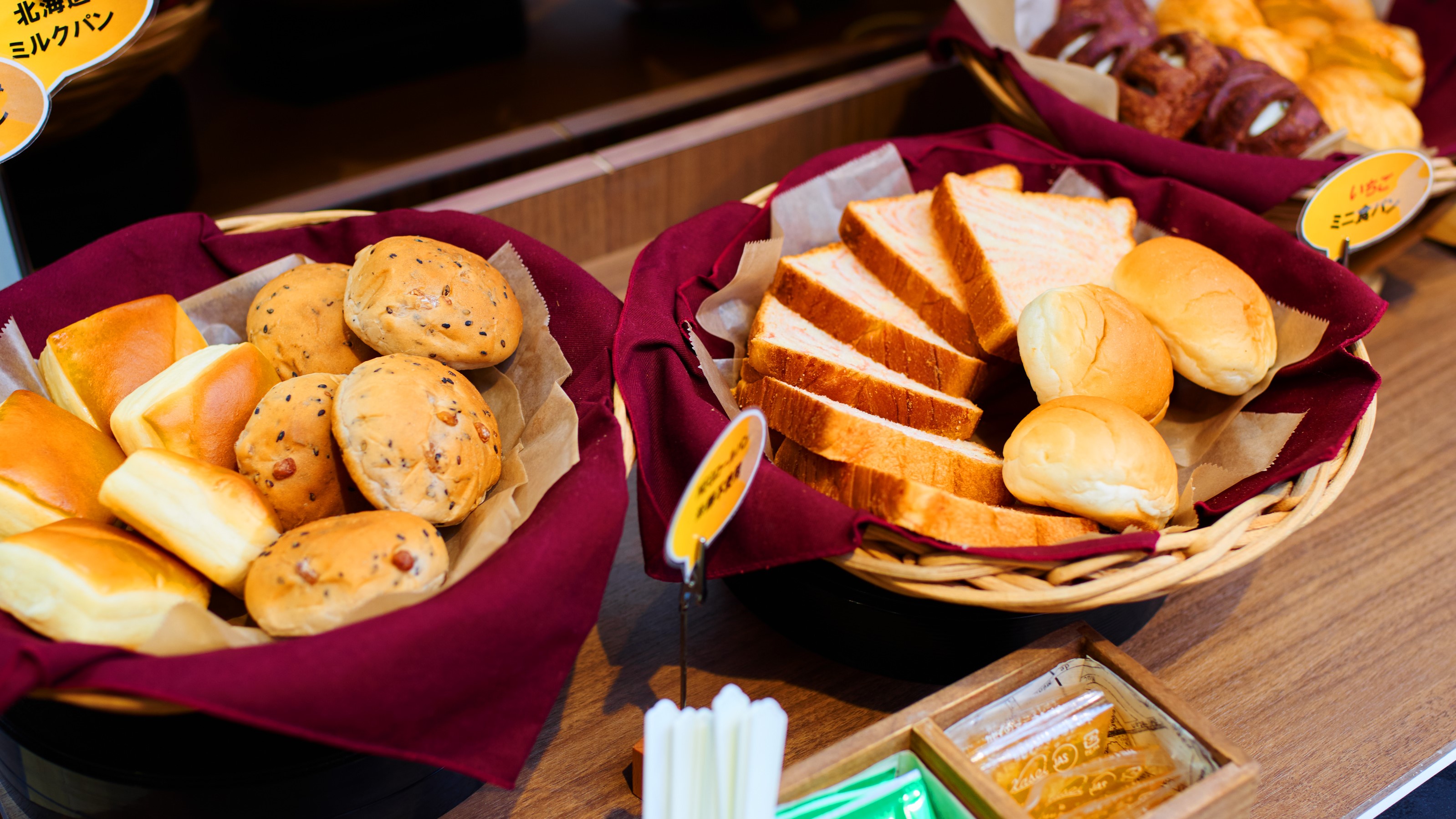 朝食にはパンもご用意しております！