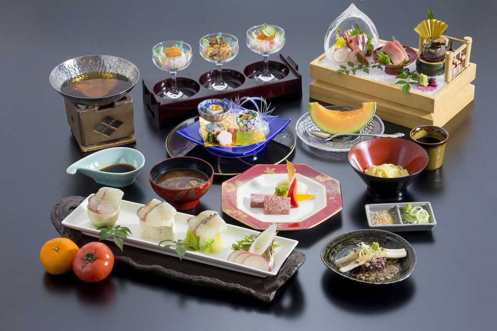 四季を味わう最上級和会席と美肌の天然温泉を満喫『松』プラン（2食付）