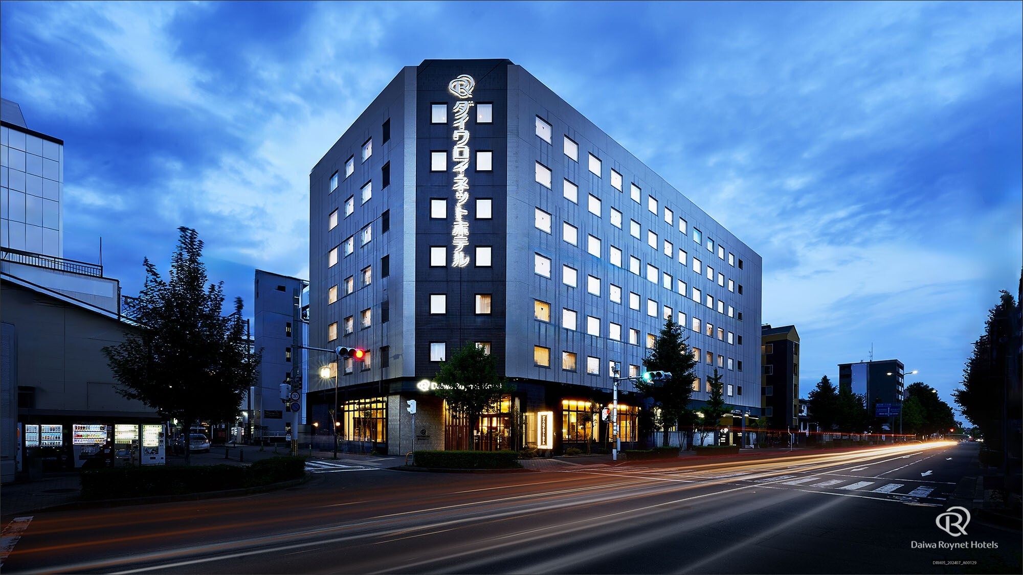 ホテル外観(夜)