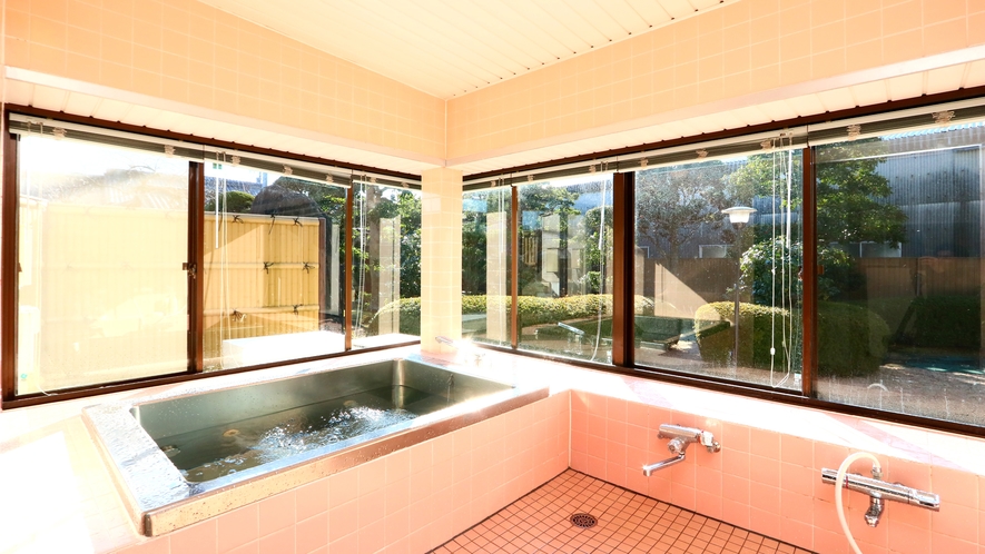 別館お風呂◆2タイプあります。全面ガラス張りで庭園を眺めながらご入浴できます