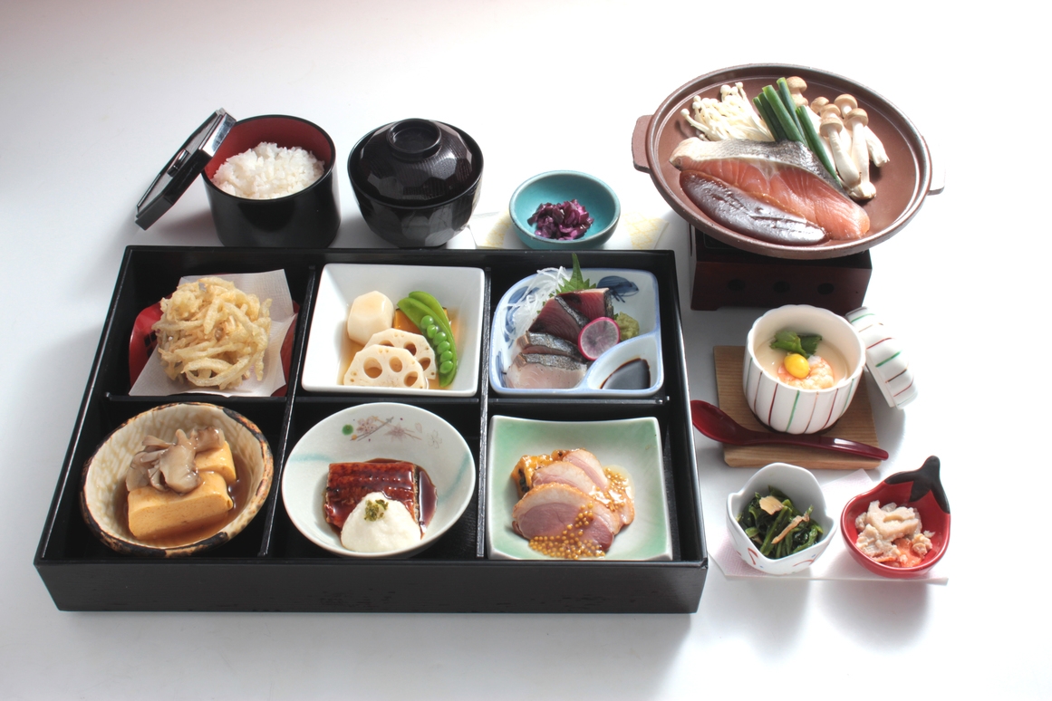 季節の満喫御膳♪1泊2食付き