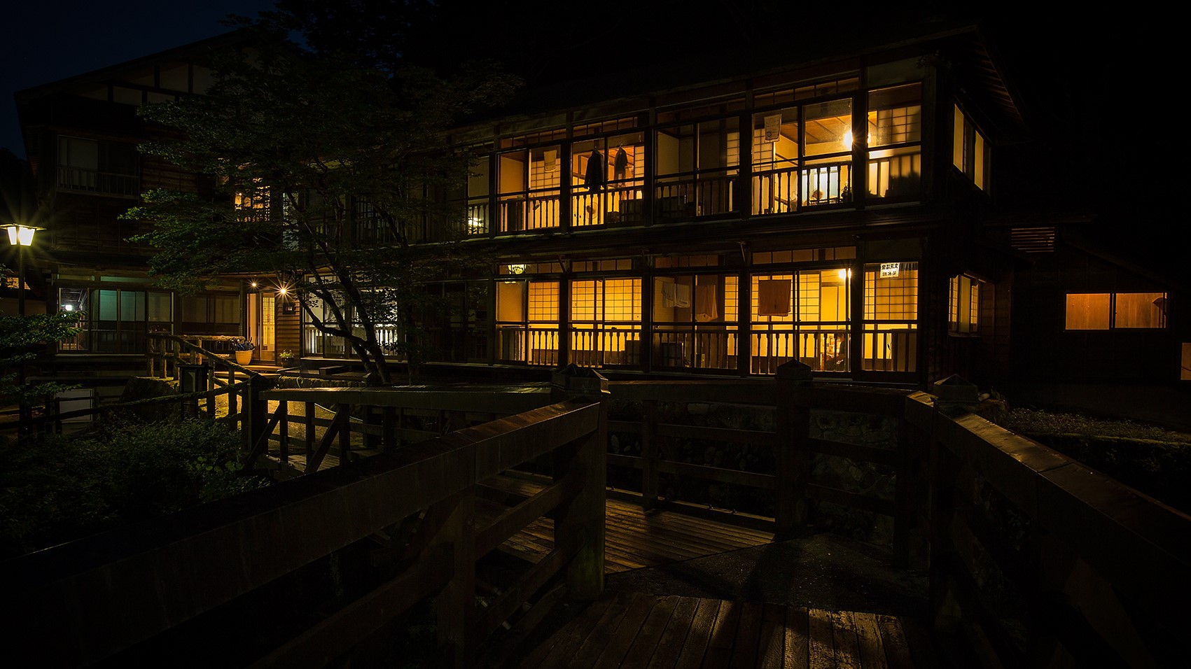 湯治屋の夜 曲がり橋より