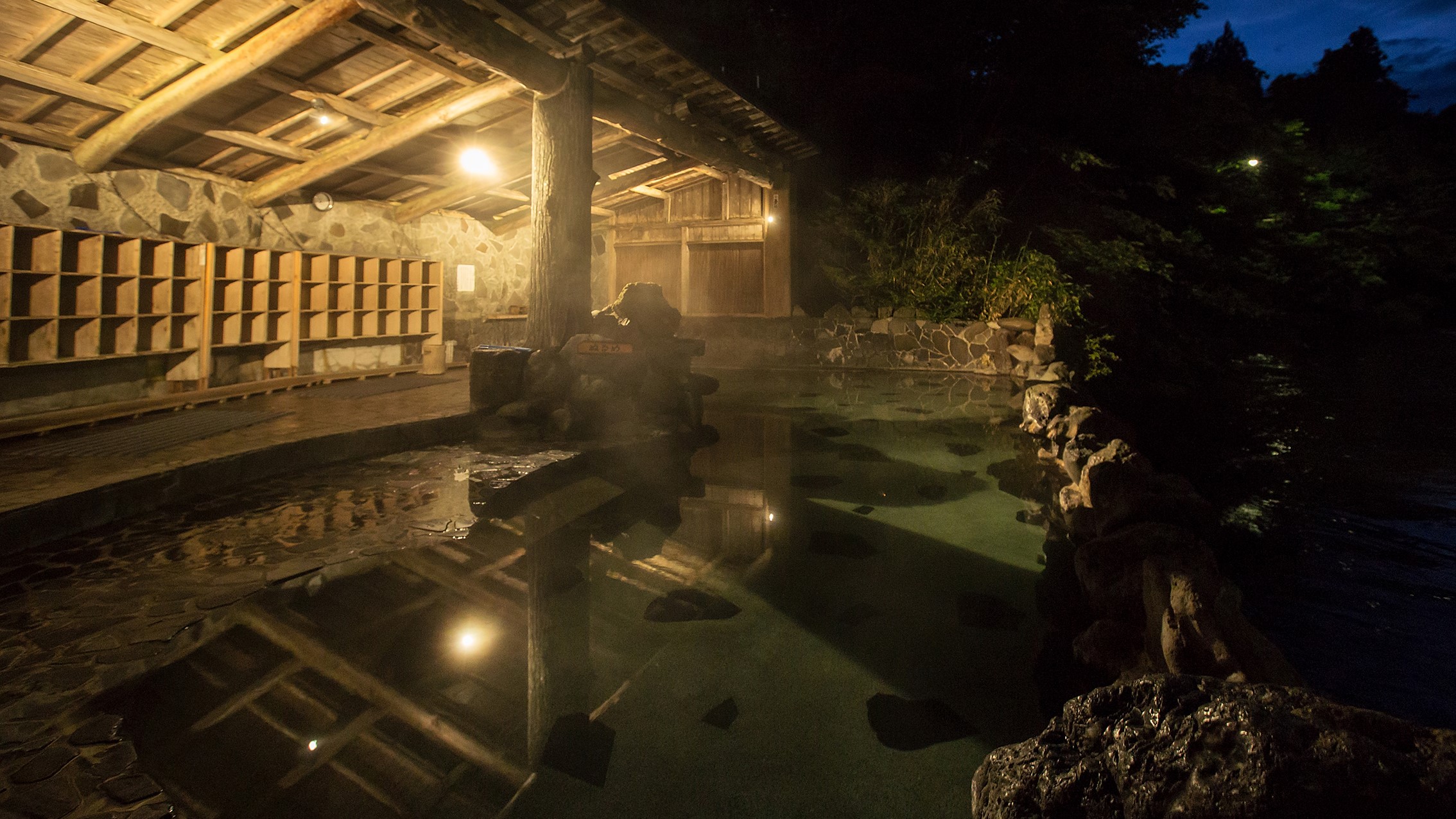 混浴露天風呂「大沢の湯」