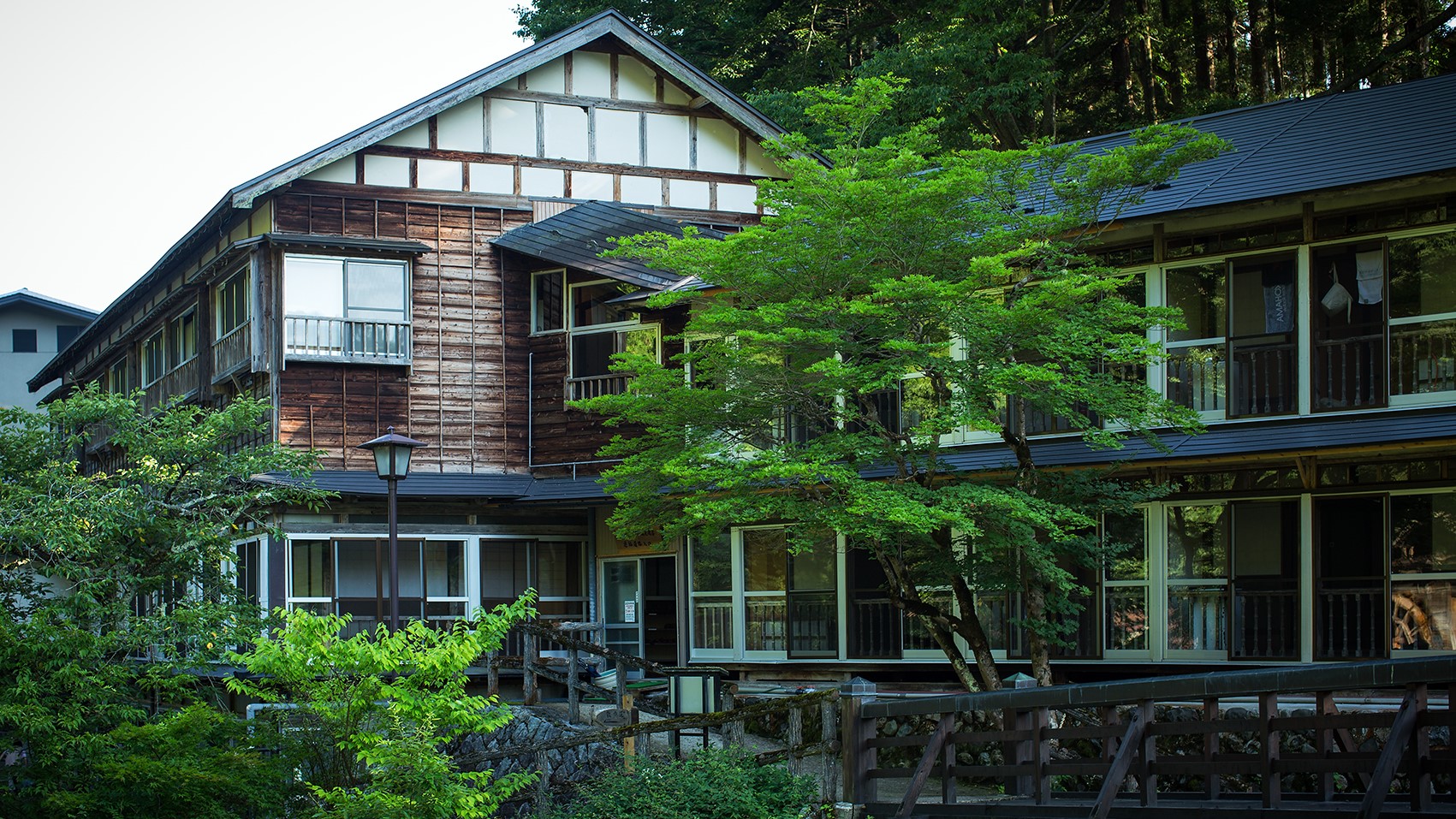 湯治屋の外観