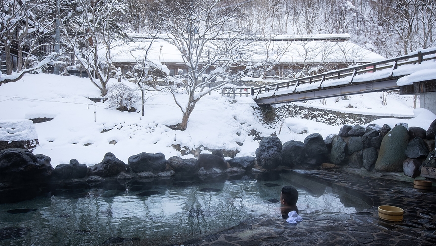 冬の混浴露天風呂「大沢の湯」