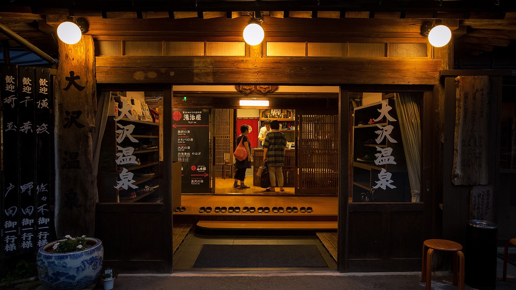 夕暮れ時の玄関