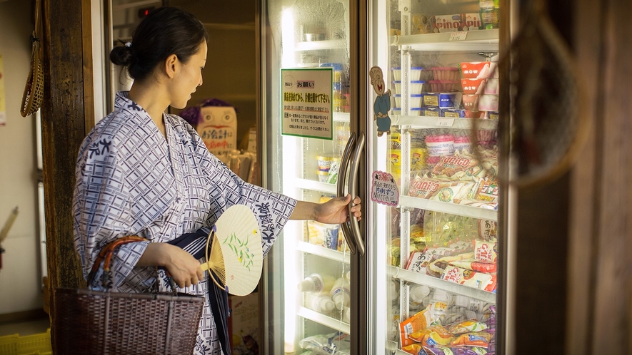 売店での買い物風景