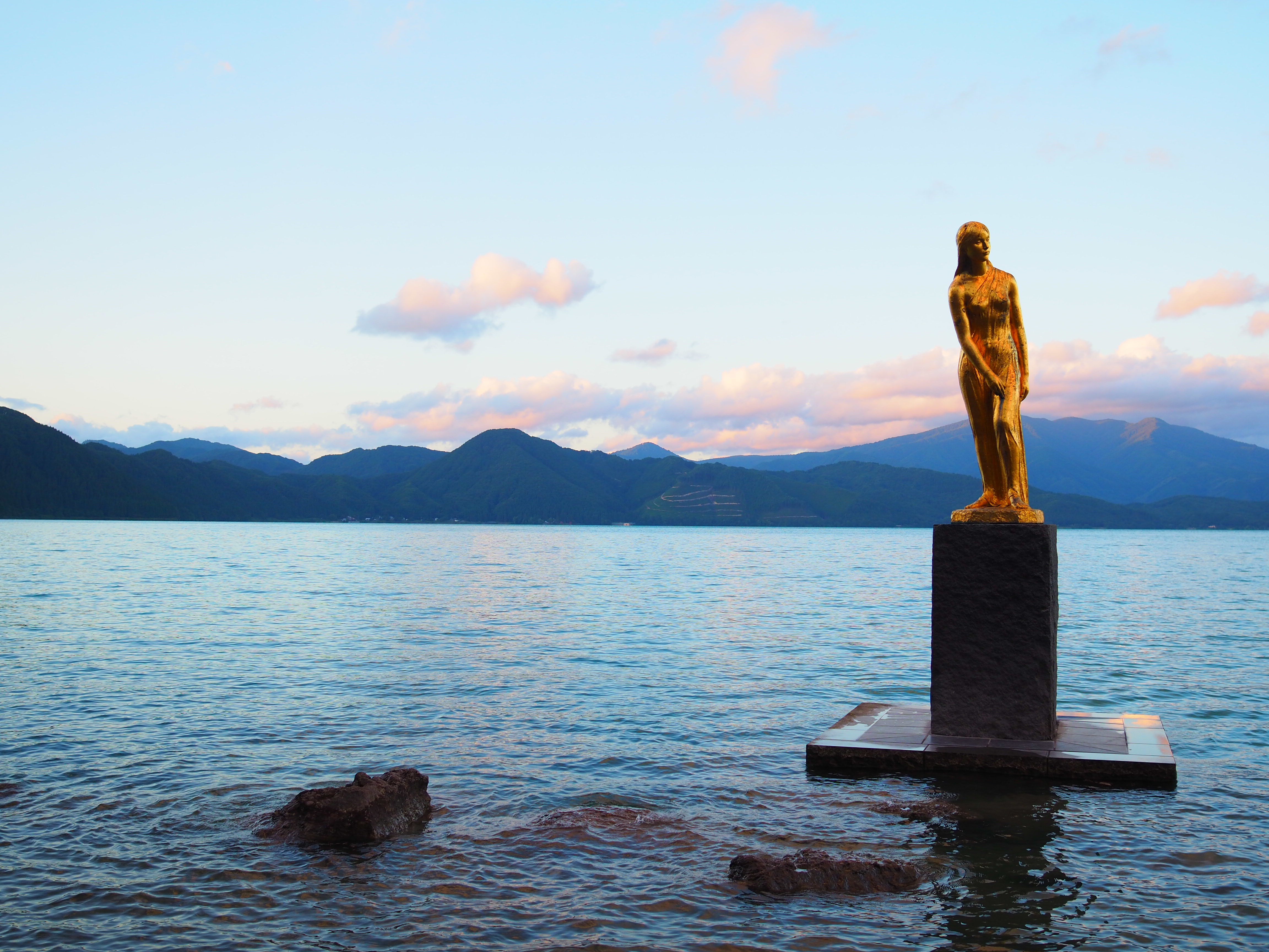 田沢湖　たつこ像