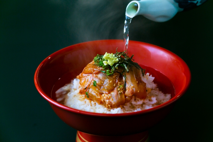 ぷるぷるの食感！高級魚「あら」鍋付旬魚茶漬け定食プラン