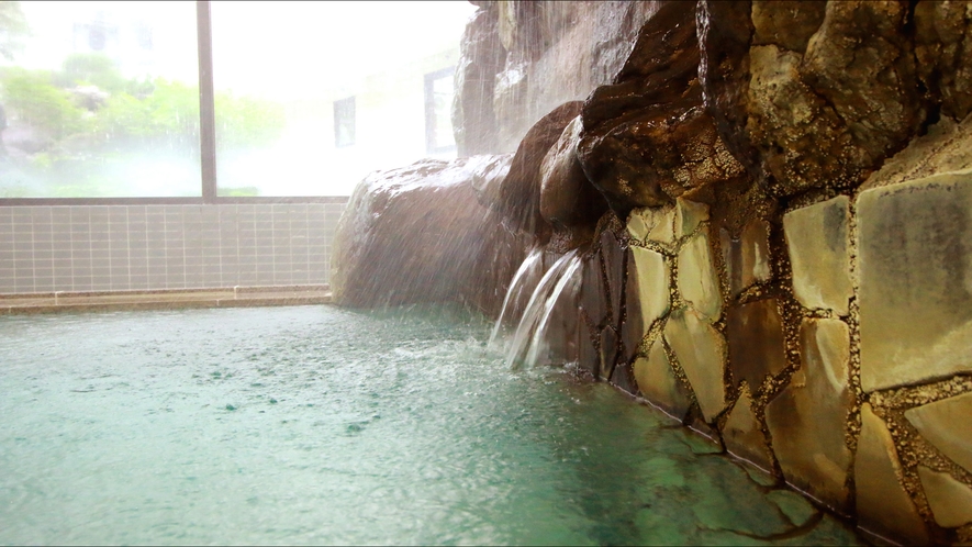 あふれる温泉は源泉掛け流しの薬湯