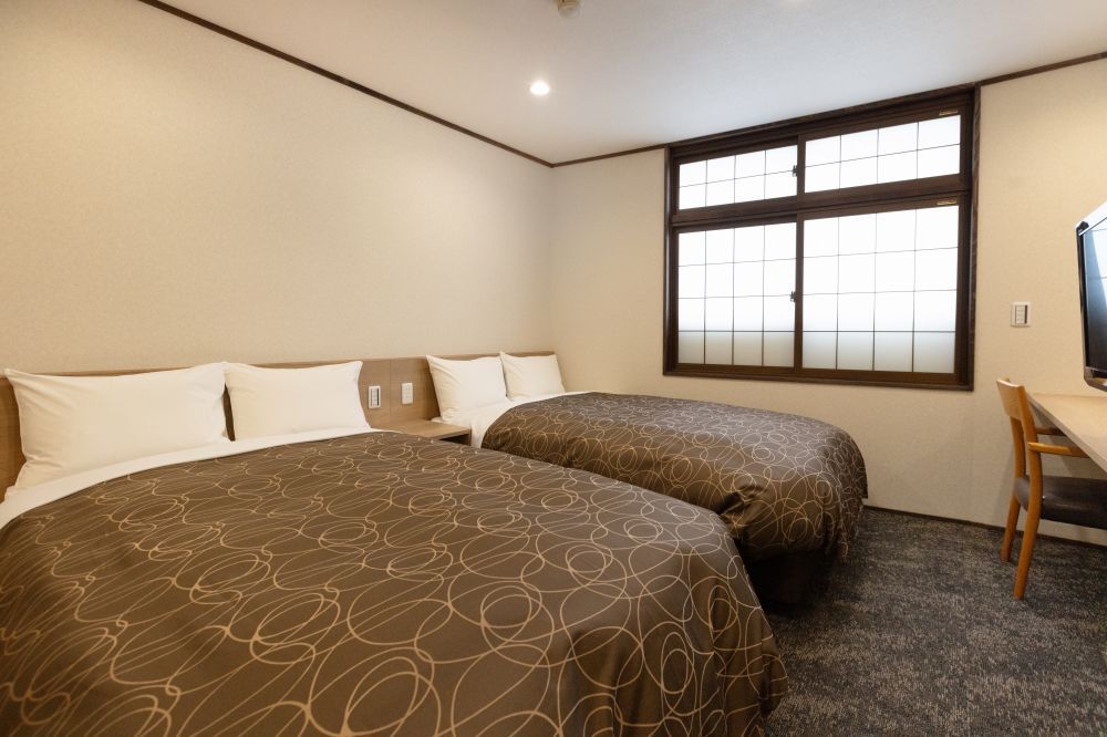 【スタンダード素泊まり】シモンズ社製セミダブル２台　愛宕坂ルーム