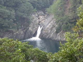 トローキの滝（滝壺・太平洋）