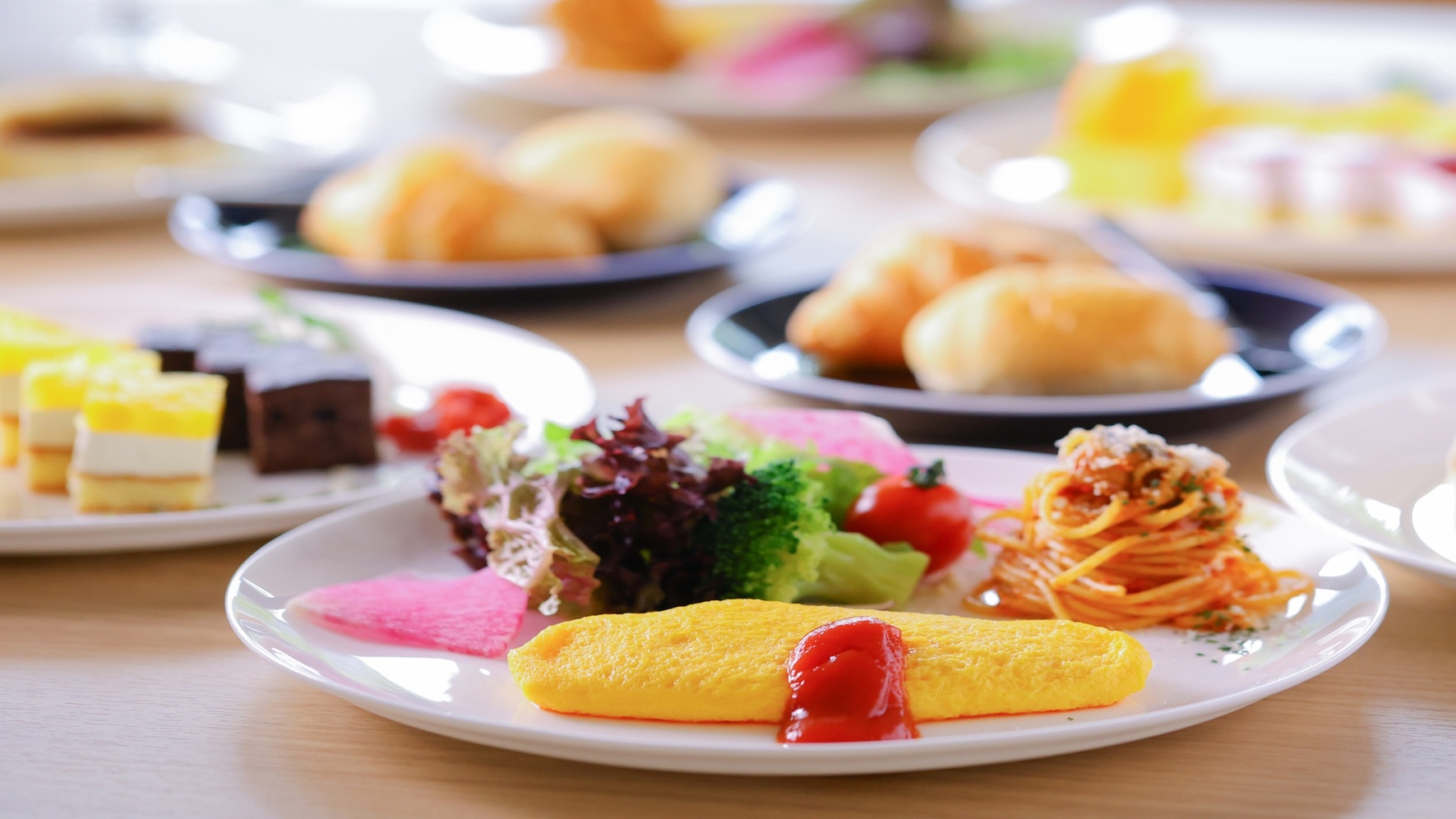 【夕食なし・朝食付】観光にもビジネスにも♪遅いチェックインでもOK　1泊基本バイキング朝食付