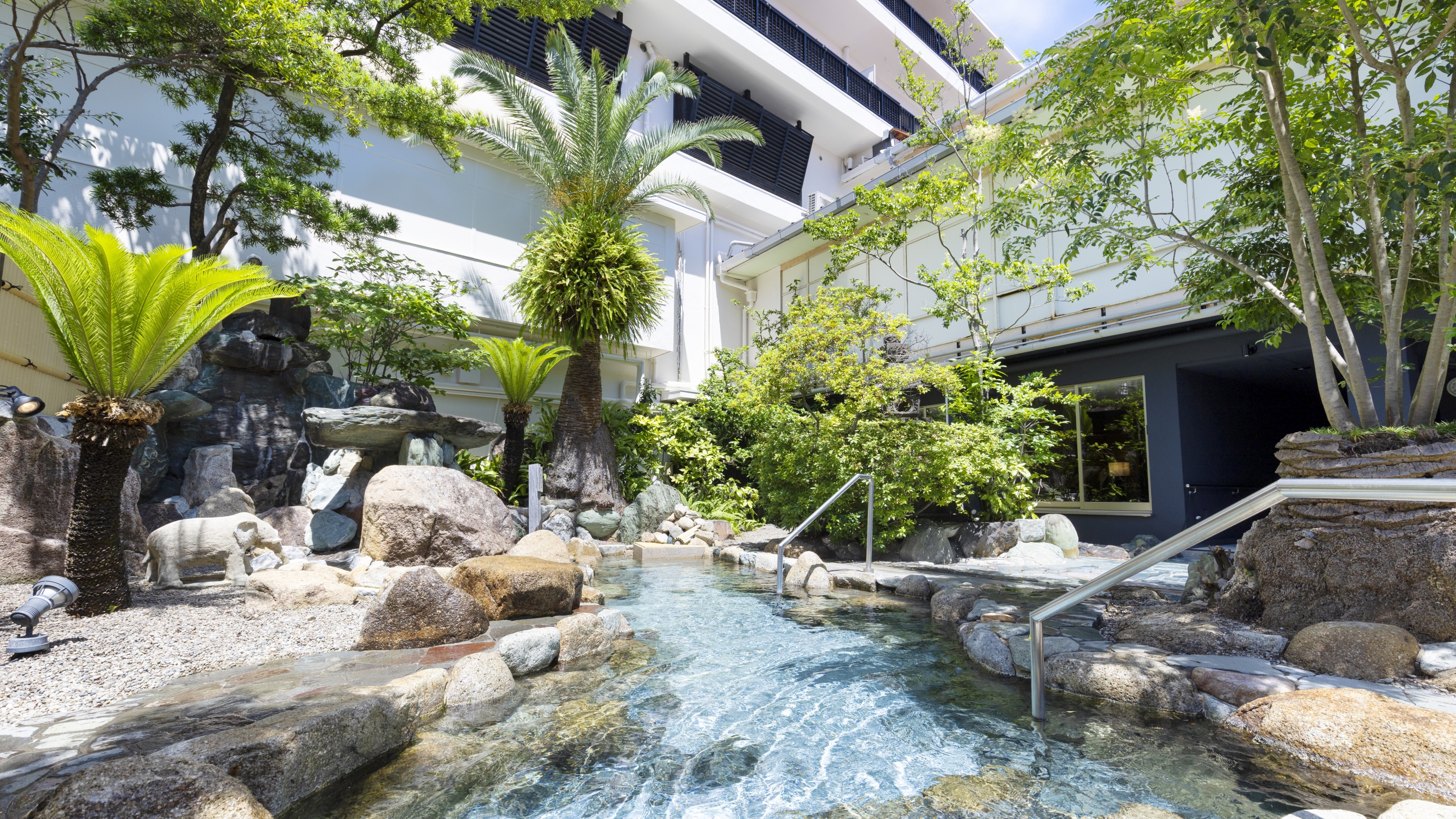 庭園露天風呂 三山の湯（男女入替制）