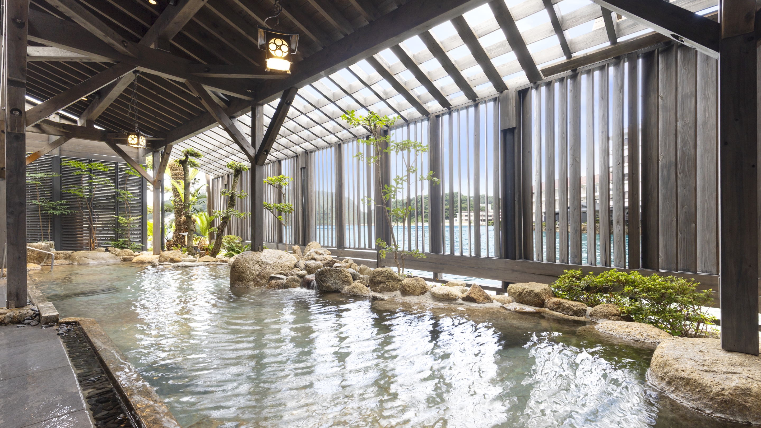 露天風呂 波の湯（男女入替制）