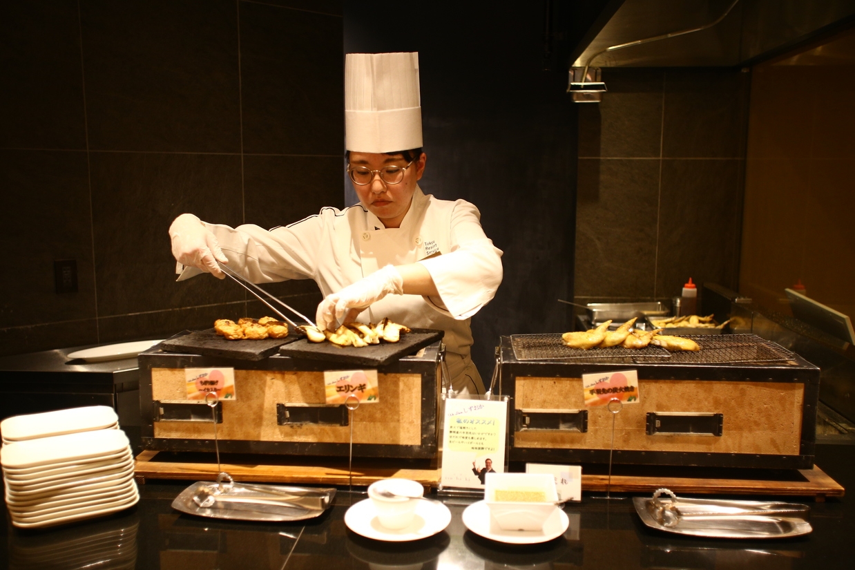 【スタンダード（夕朝食付）】ライブキッチンの和洋ブッフェと最上階温泉を満喫