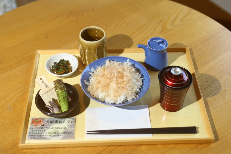 【お食事イメージ】ラウンジで山葵丼