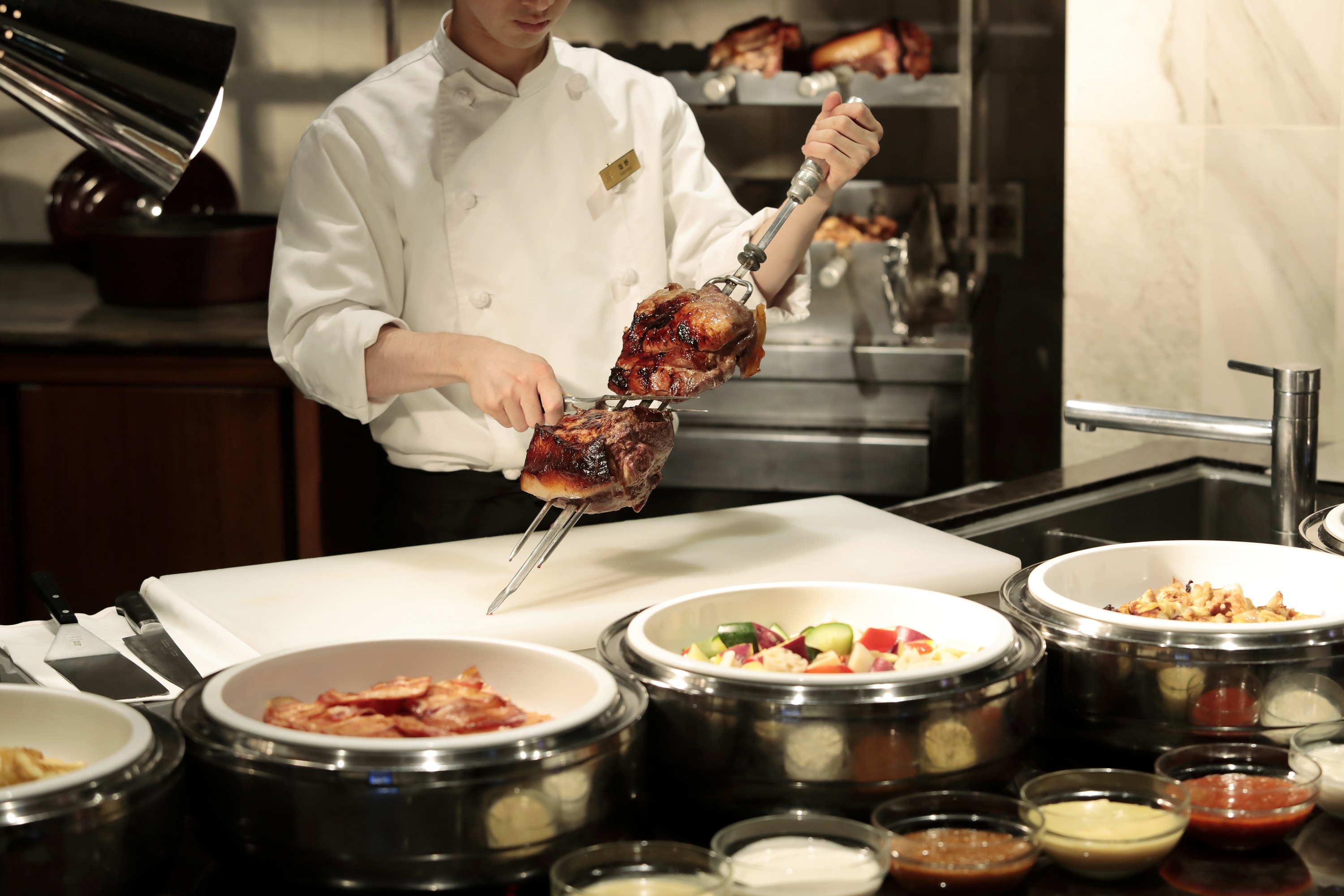 【オールデイダイニング カザ】多彩なお料理をご用意しております!