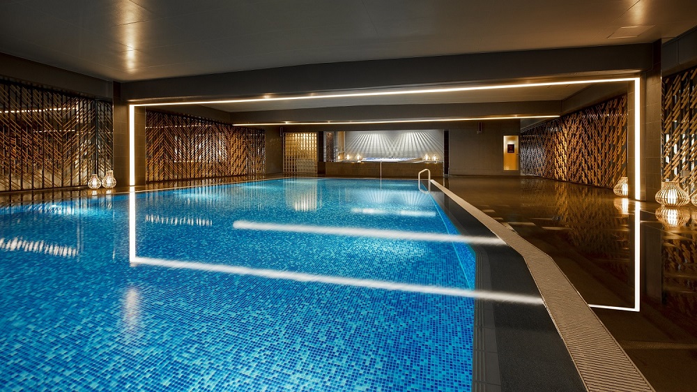 【室内温水プール】