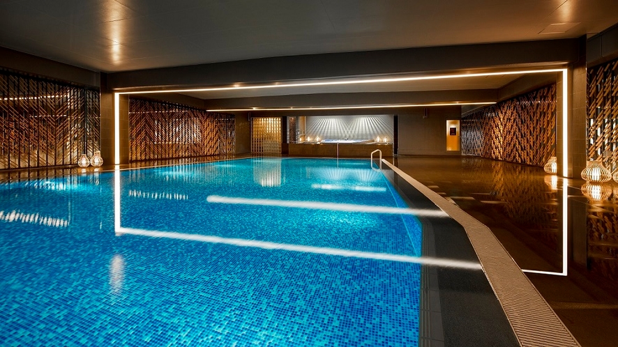 【室内温水プール】