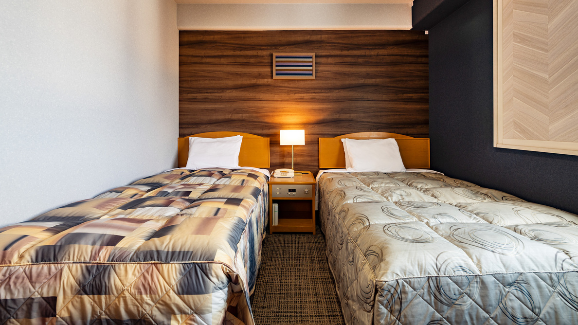 【ツインルーム】ビジネスに最適、広々としたデスクワーク付