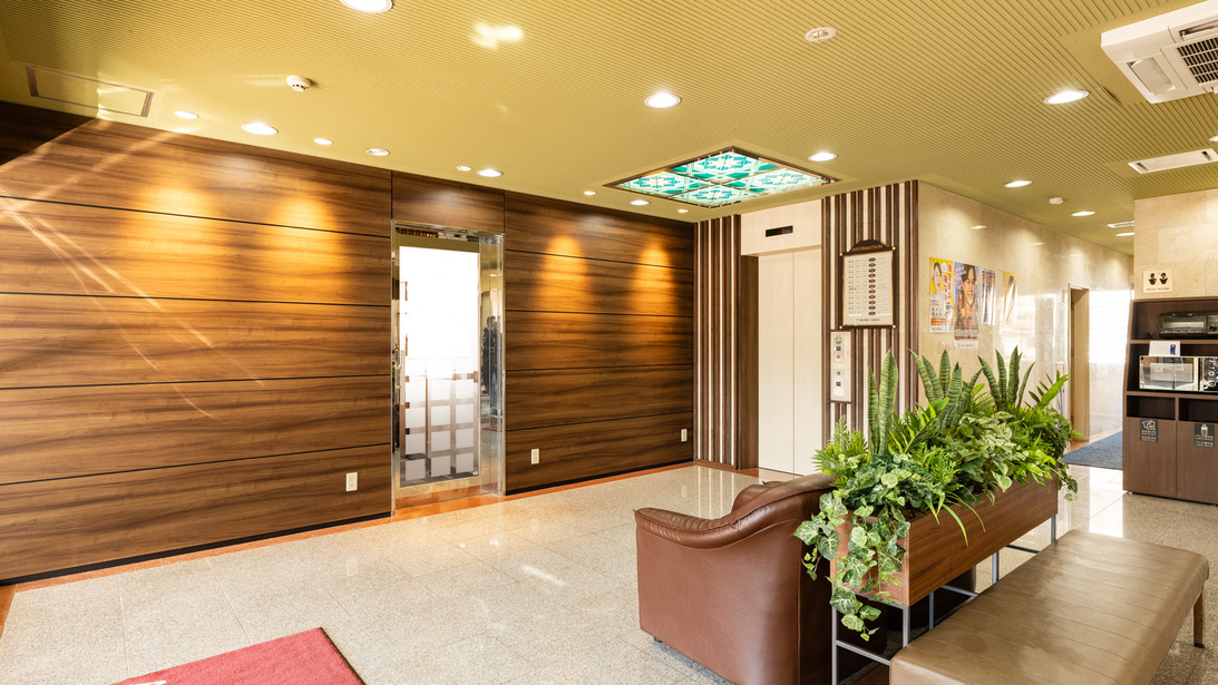 【フロント・ロビー】ゆっくり寛げるロビー。