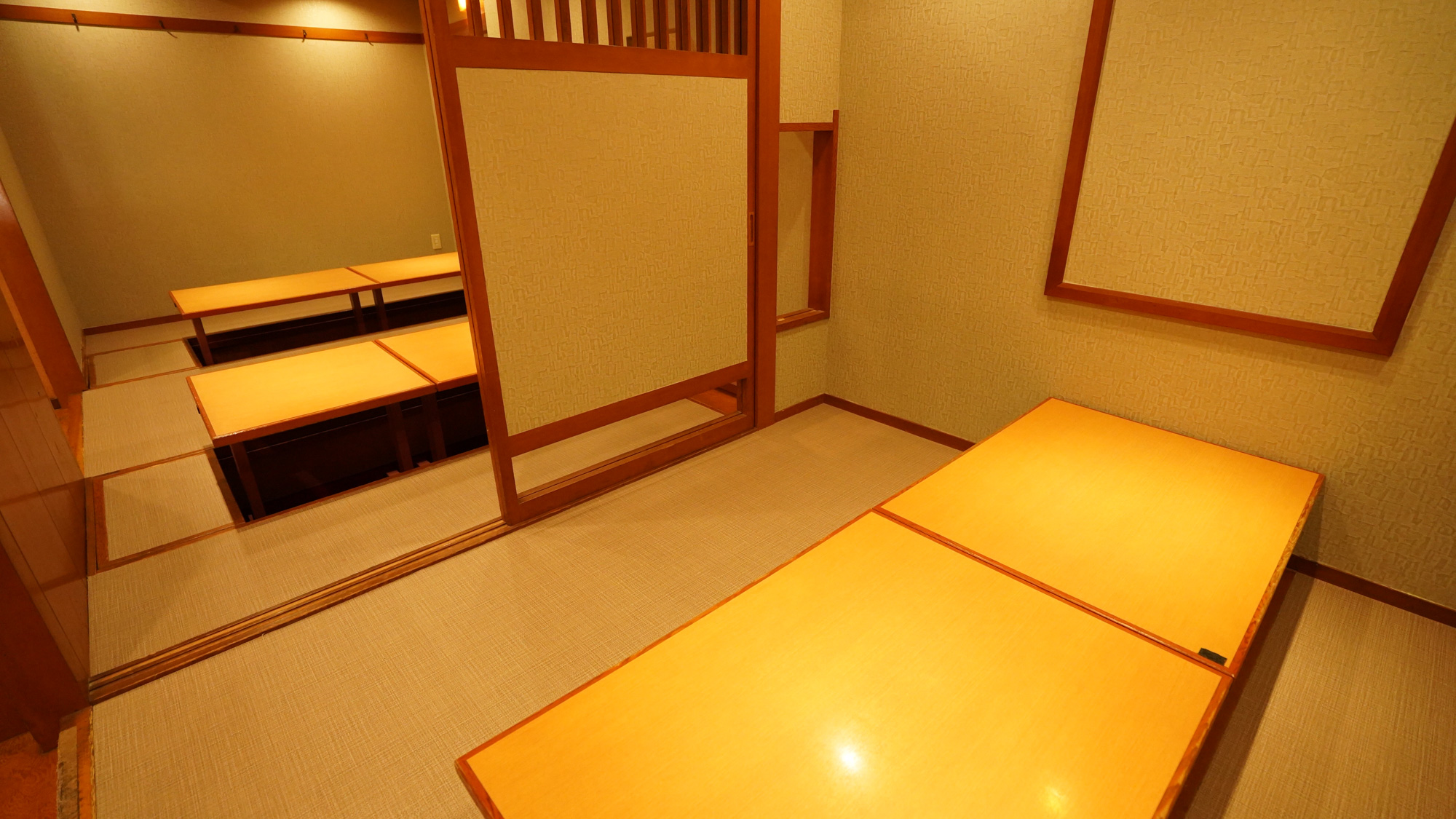 【朝食会場】1階のロビー横にございます。