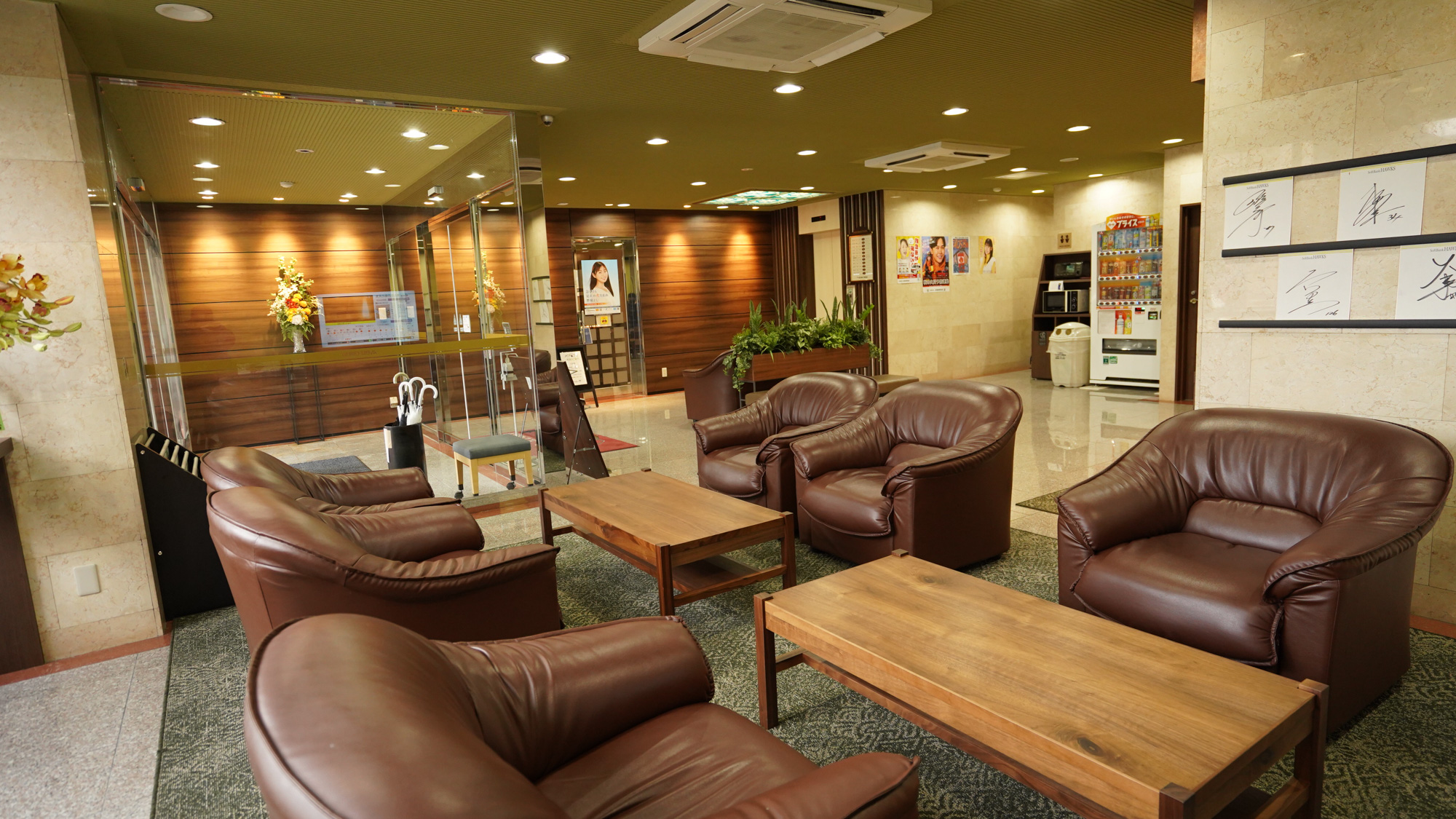 【フロント・ロビー】ゆったりと寛げるロビー。