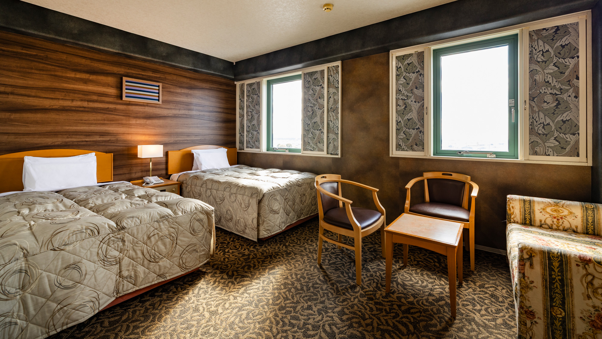 【ツインルーム】お部屋は広々と寛げる14平米サイズ。