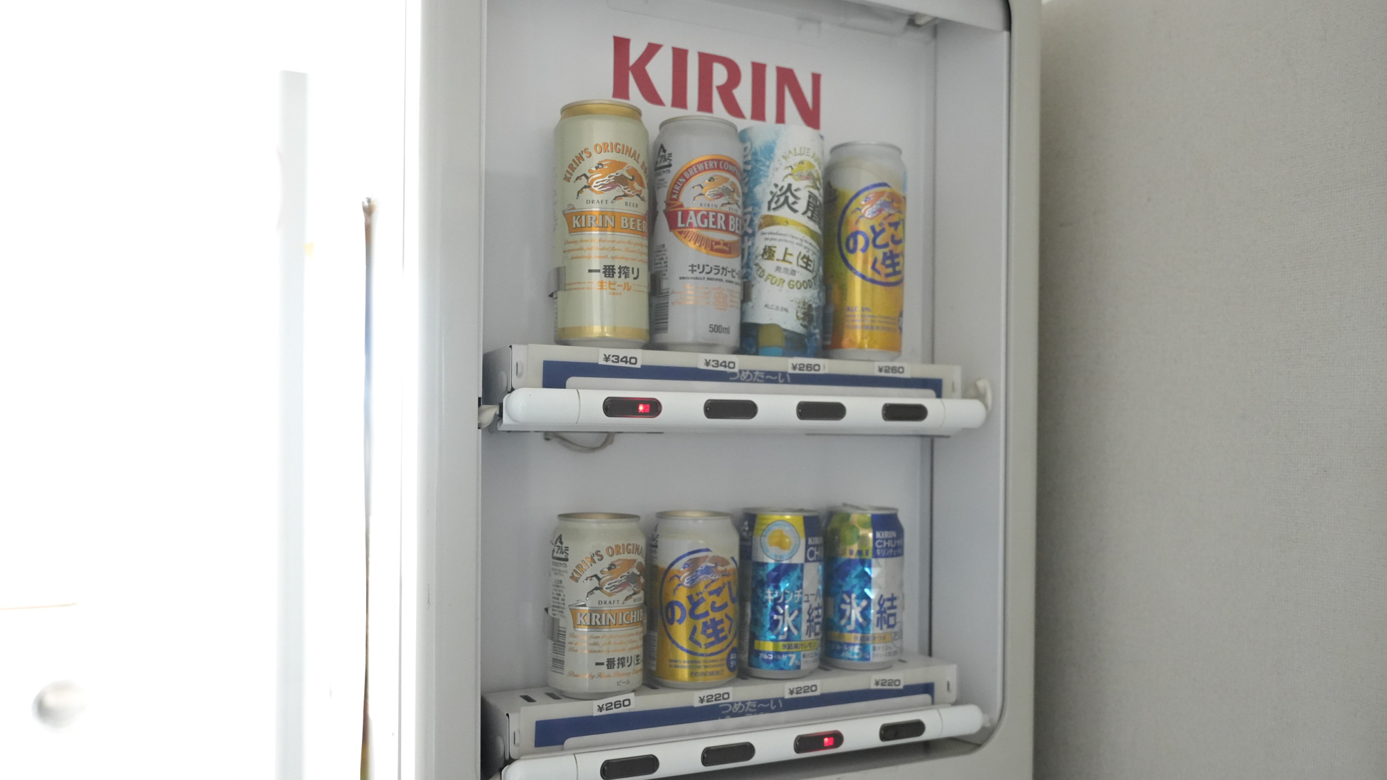 【アルコール自動販売機】6階に設置しております。