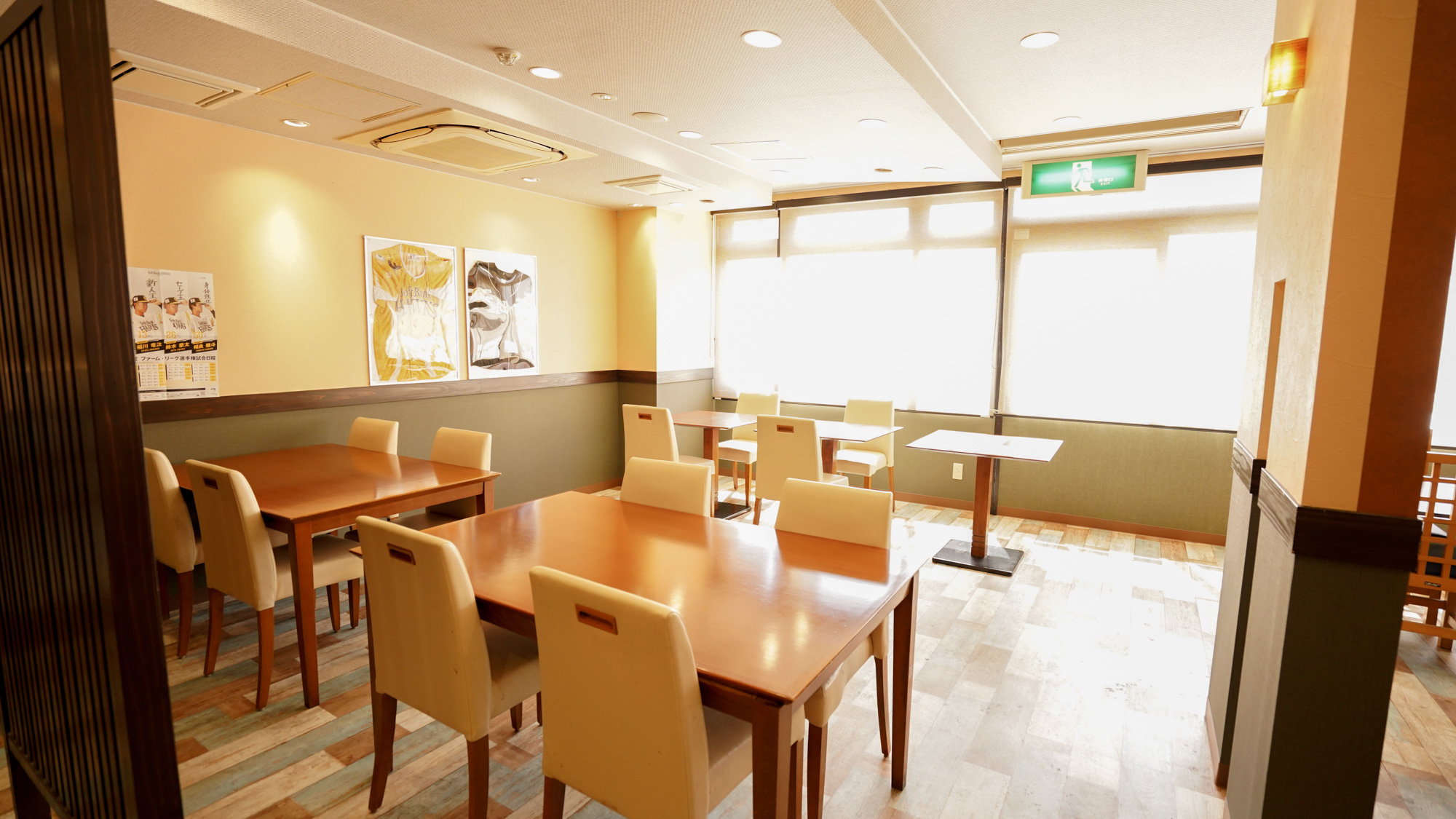 【朝食会場】1階のロビー横にございます。