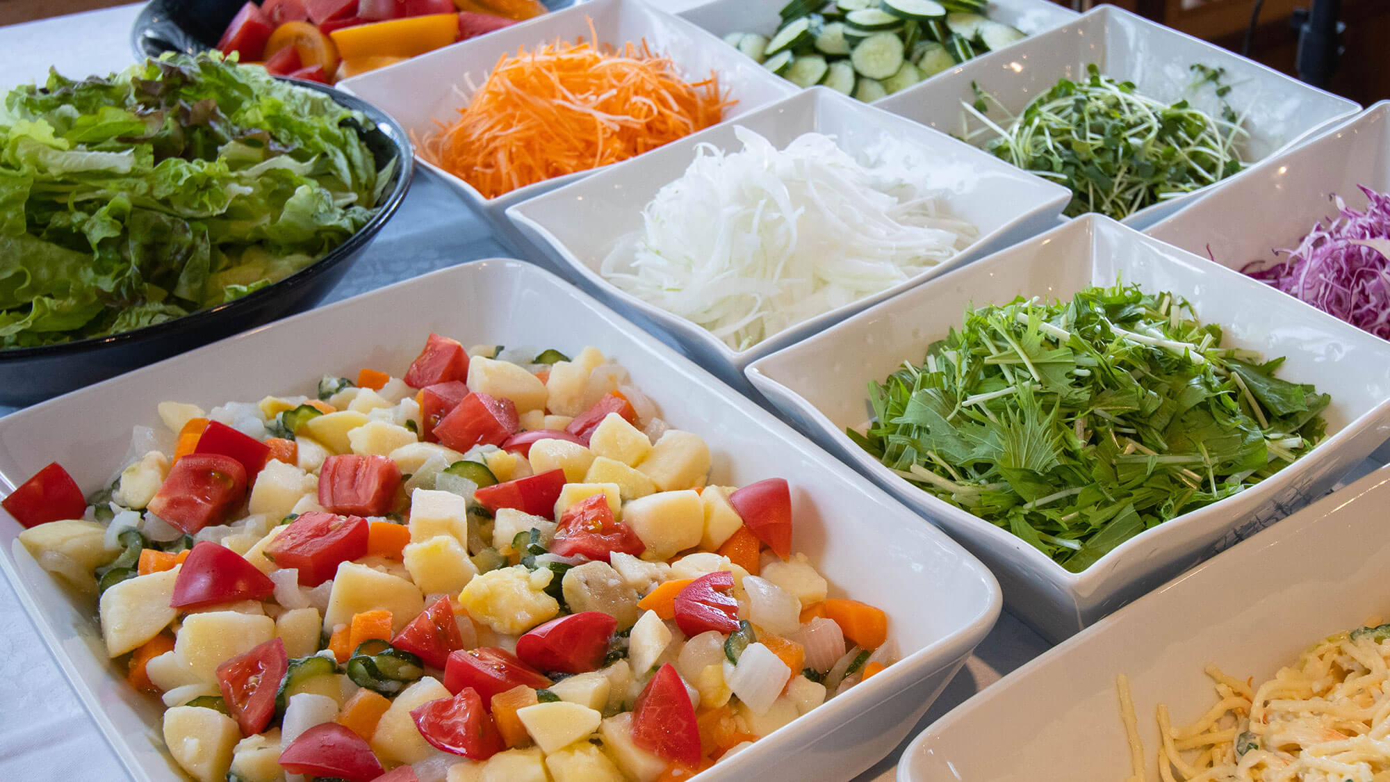 ◆朝食バイキング◆毎朝新鮮な野菜・サラダをご準備しています