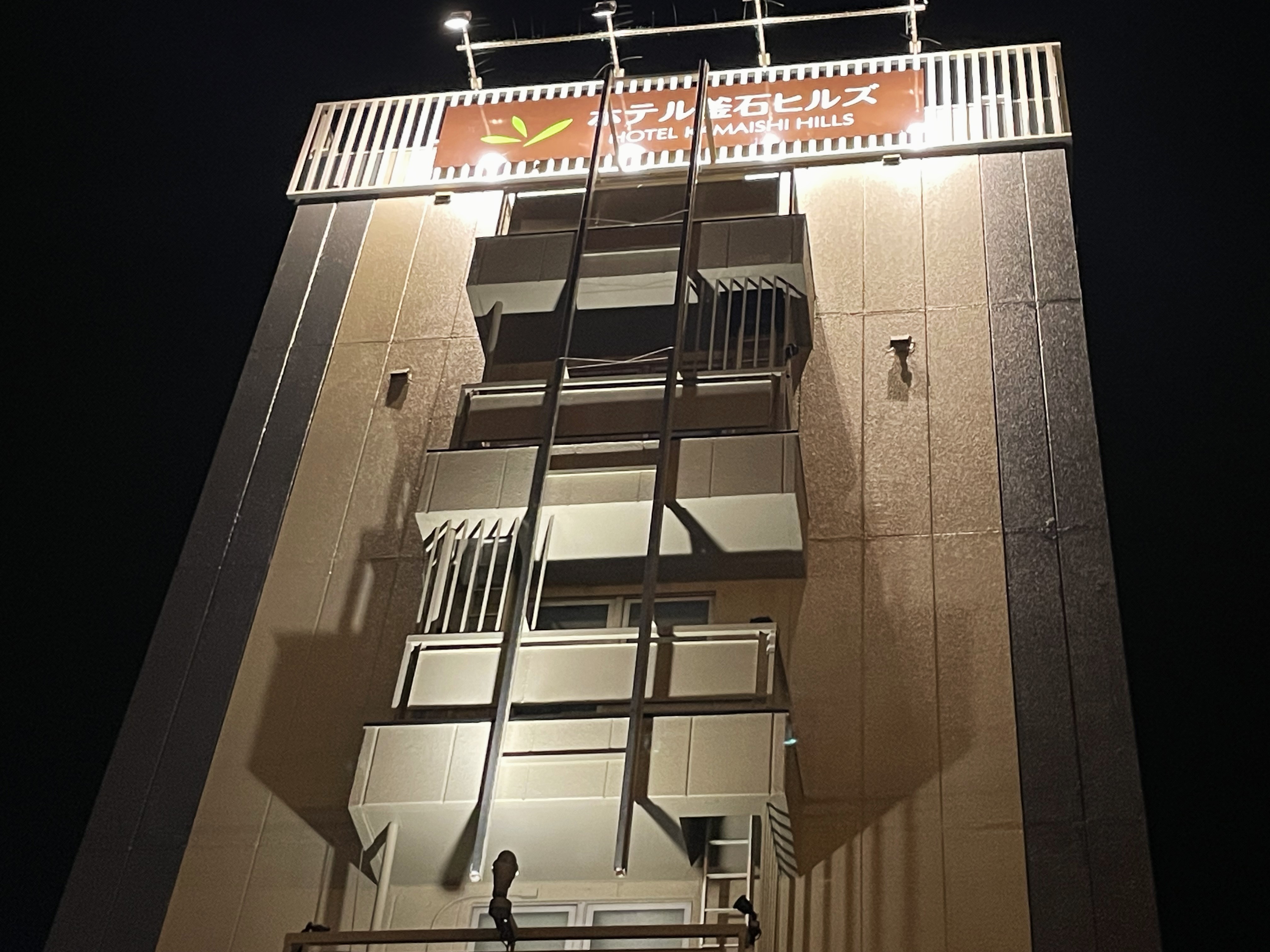 ホテル外観（夜）