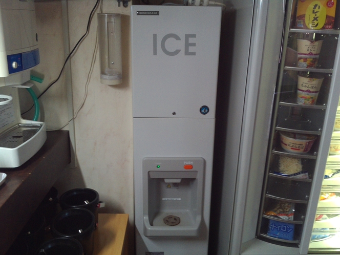 【製氷機】アイスペールもご用意しています。お部屋の冷蔵庫で冷やしながらご利用できます。