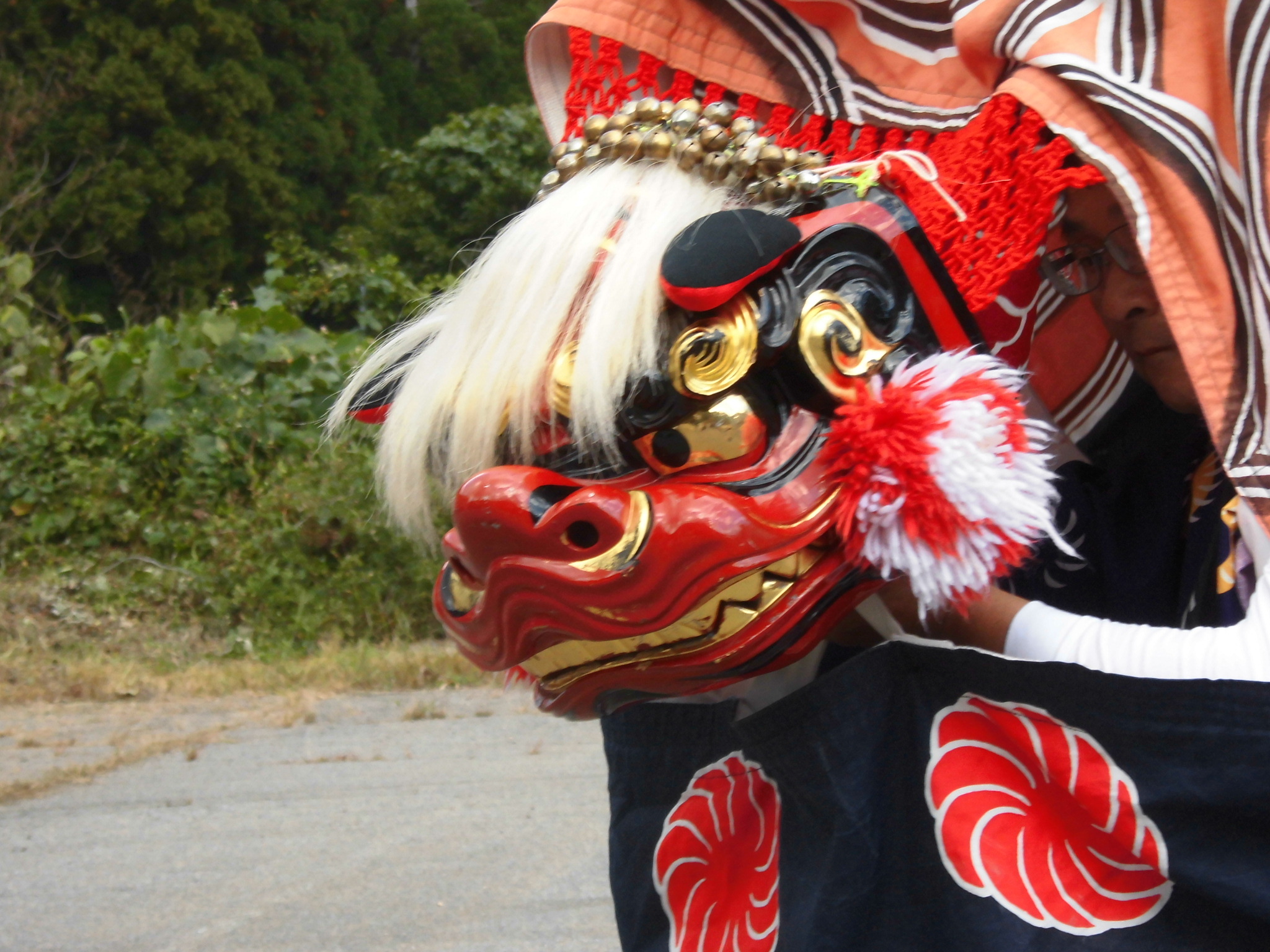 秋祭りのムカデ獅子
