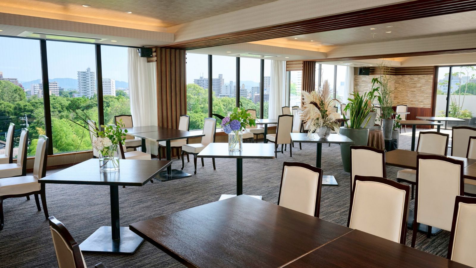 【テラスラウンジ　風庭】