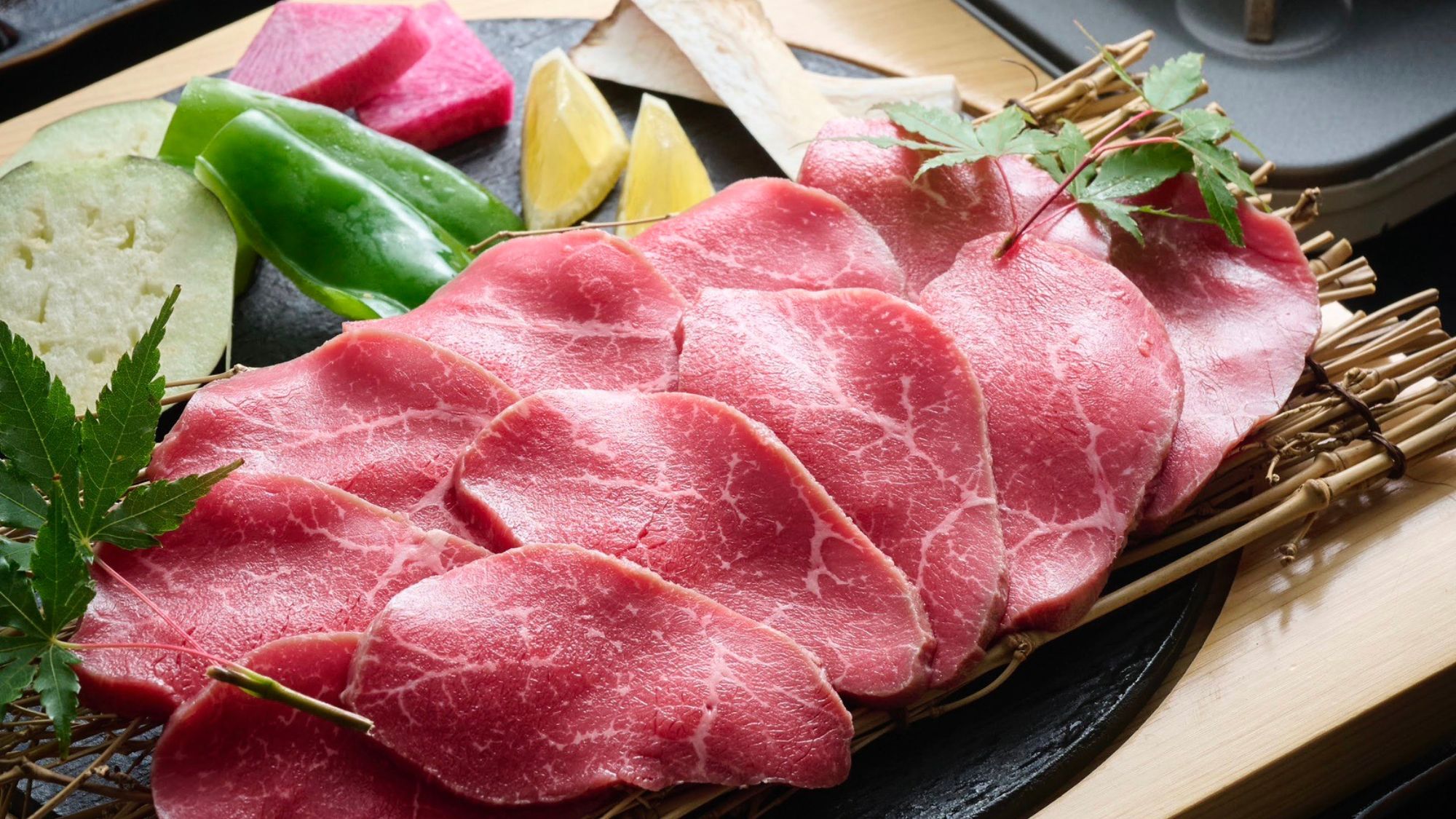 【別館・肥後ダイニングそろ】あか牛の溶岩焼き野菜添え