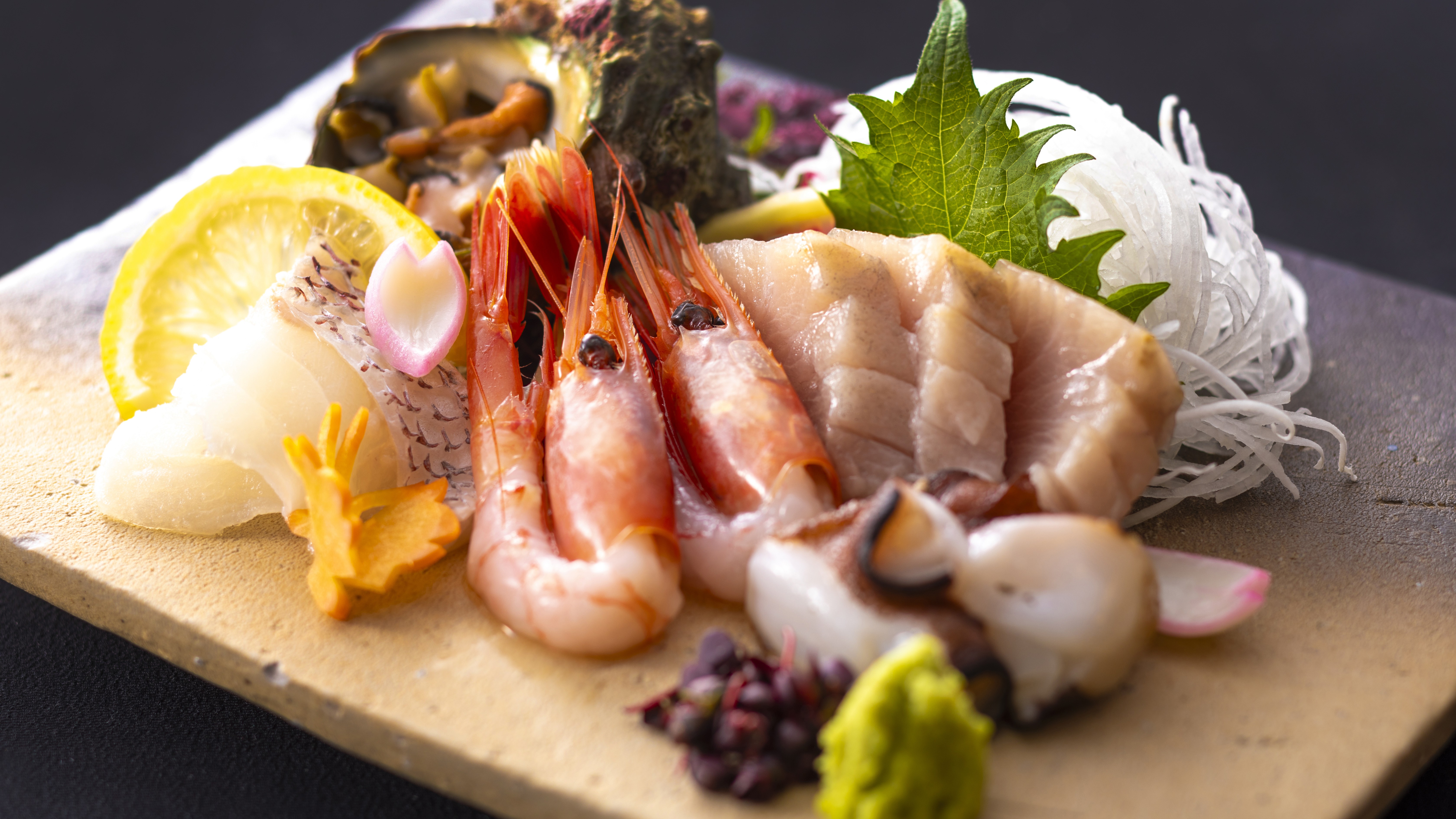 【春のお料理・お造り5種盛り】春の海の恵みを盛り込んだ、彩り豊かなお造り5種盛り。