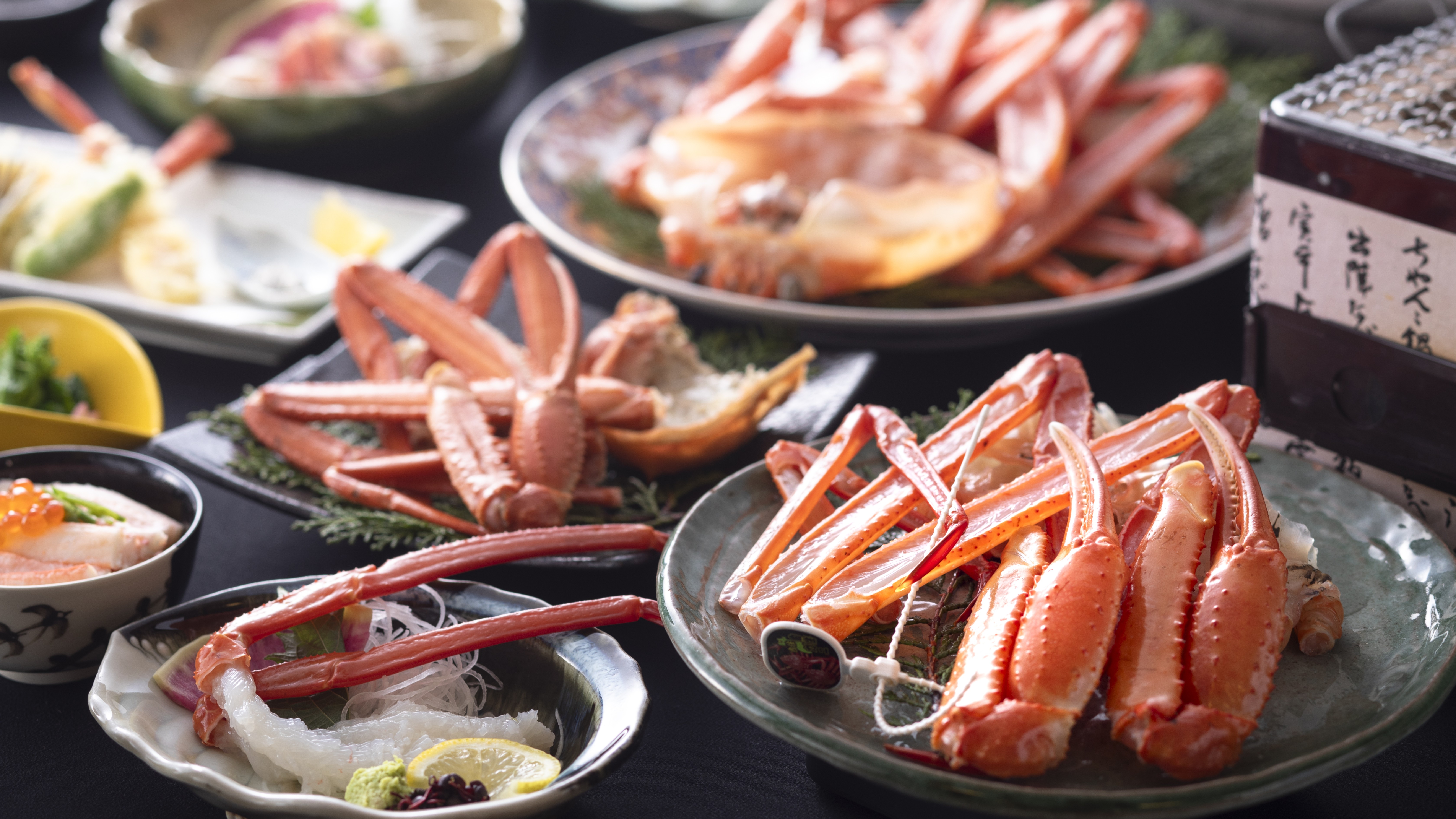 【春＆秋のお料理・香住ガニフルコース】多彩な調理法で香住ガニの繊細な甘みと旨みを余すことなく味わう。