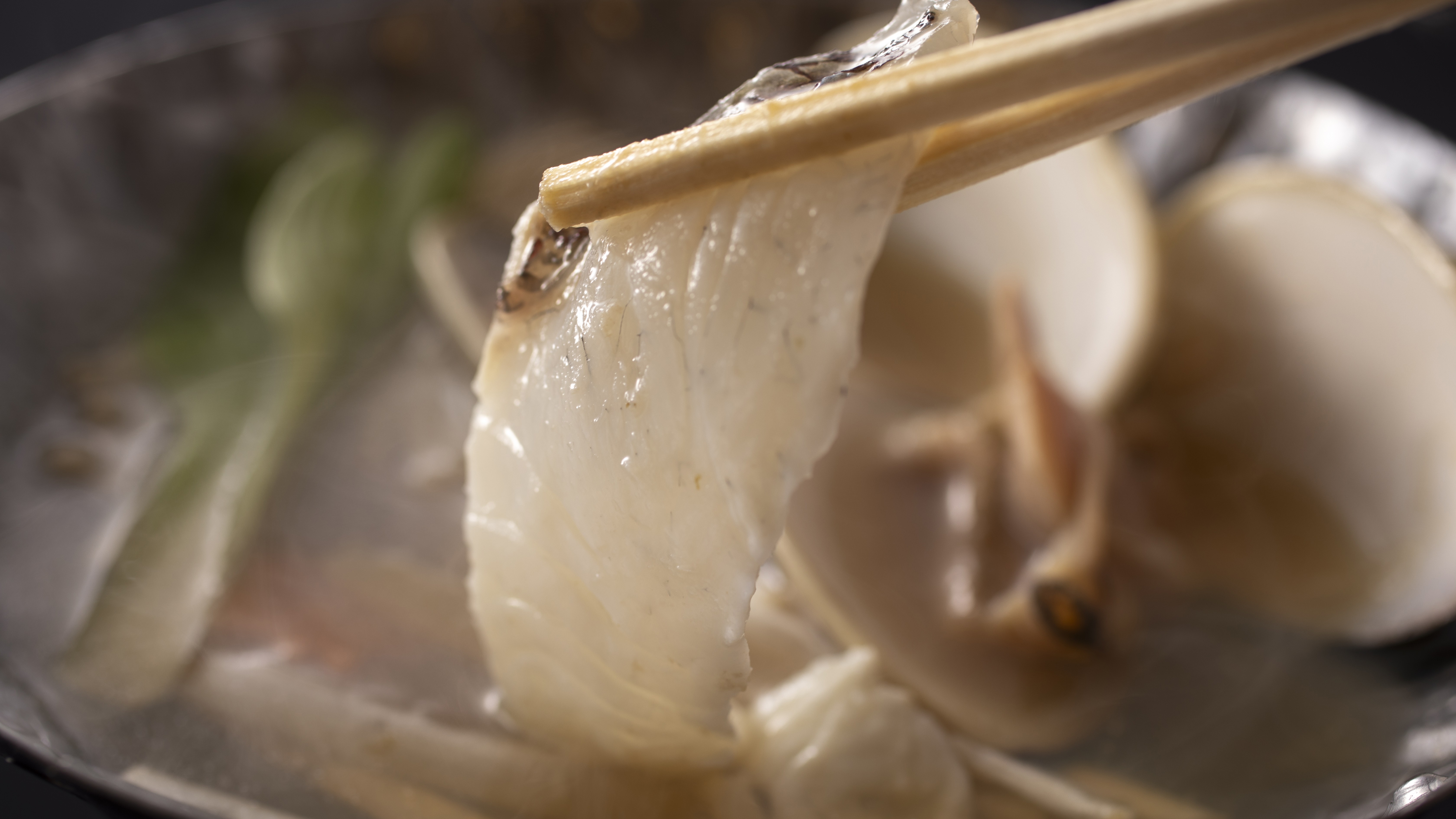 【春のお料理・蛤と鯛と新若芽の鍋】