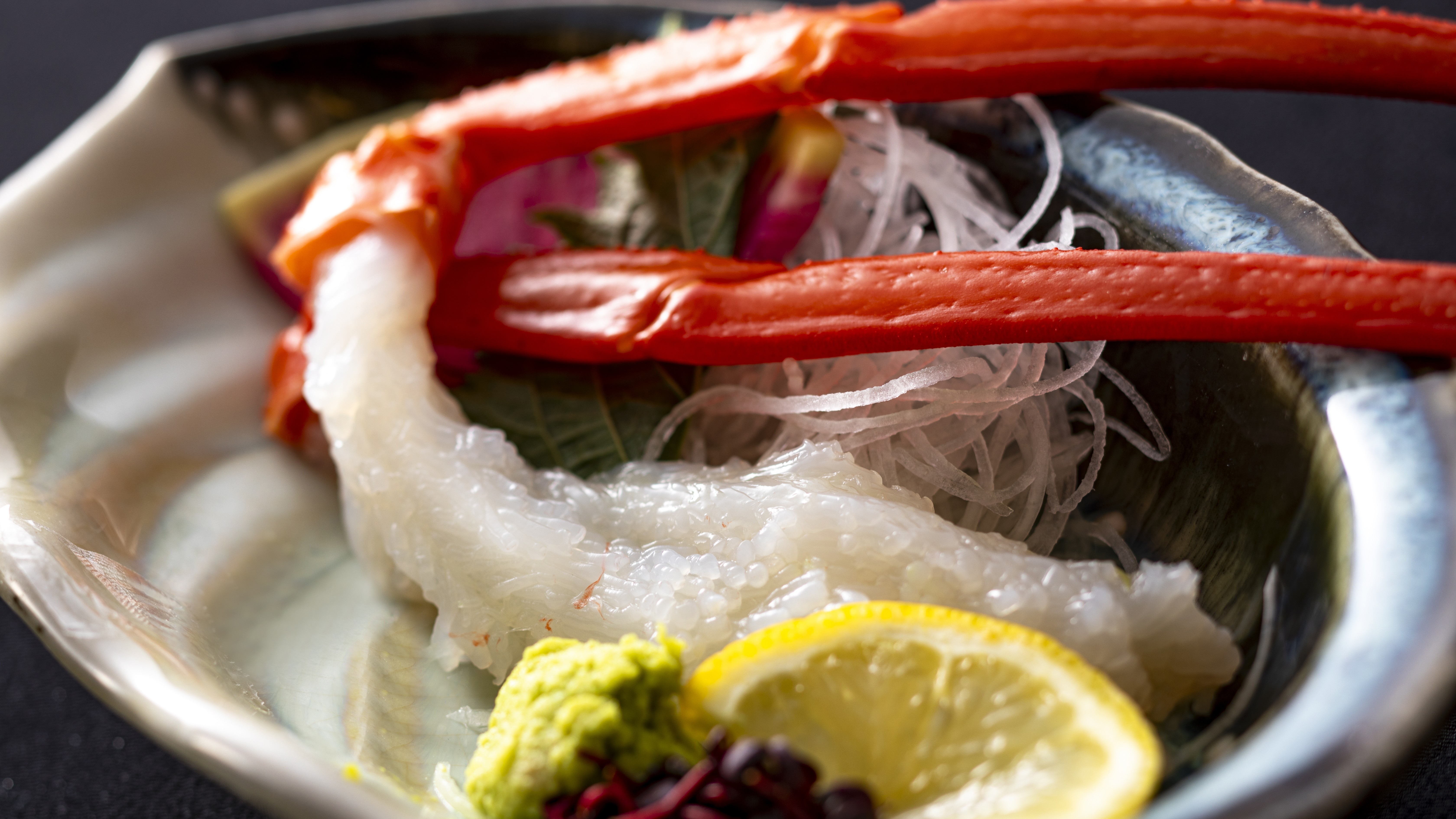 【春＆秋のお料理・カニ刺し】香住ガニの素材本来の甘みと繊細な旨みをそのままに味わう。