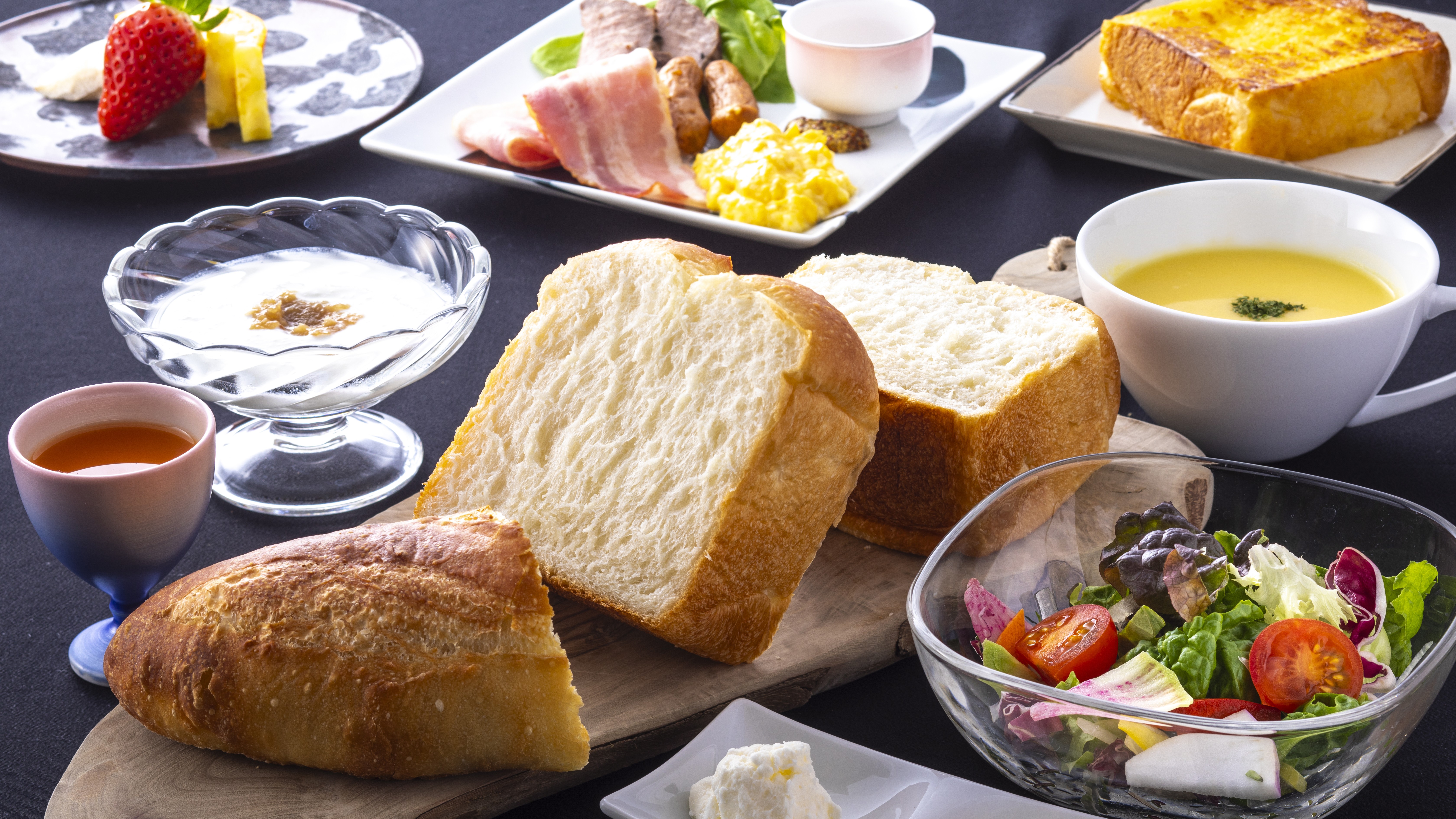 【朝食・洋食】Pango Tangoで焼いた「もちもち食パン」を中心としたシーサイド佐竹の洋朝食