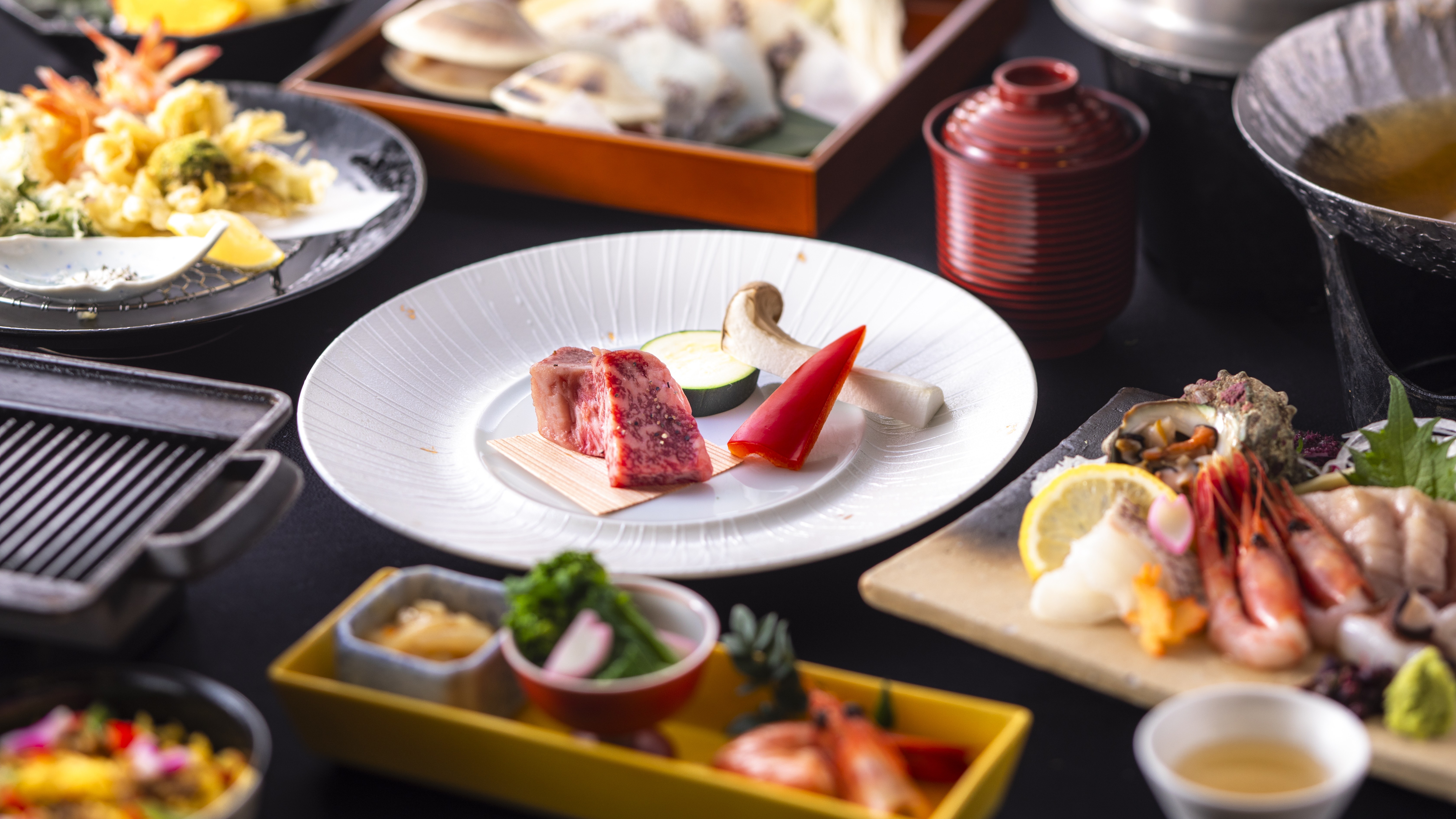 【春・雅会席】但馬牛サーロインステーキや車海老と山菜の天婦羅、大蛤と鯛の春香鍋などで春の美食を堪能。