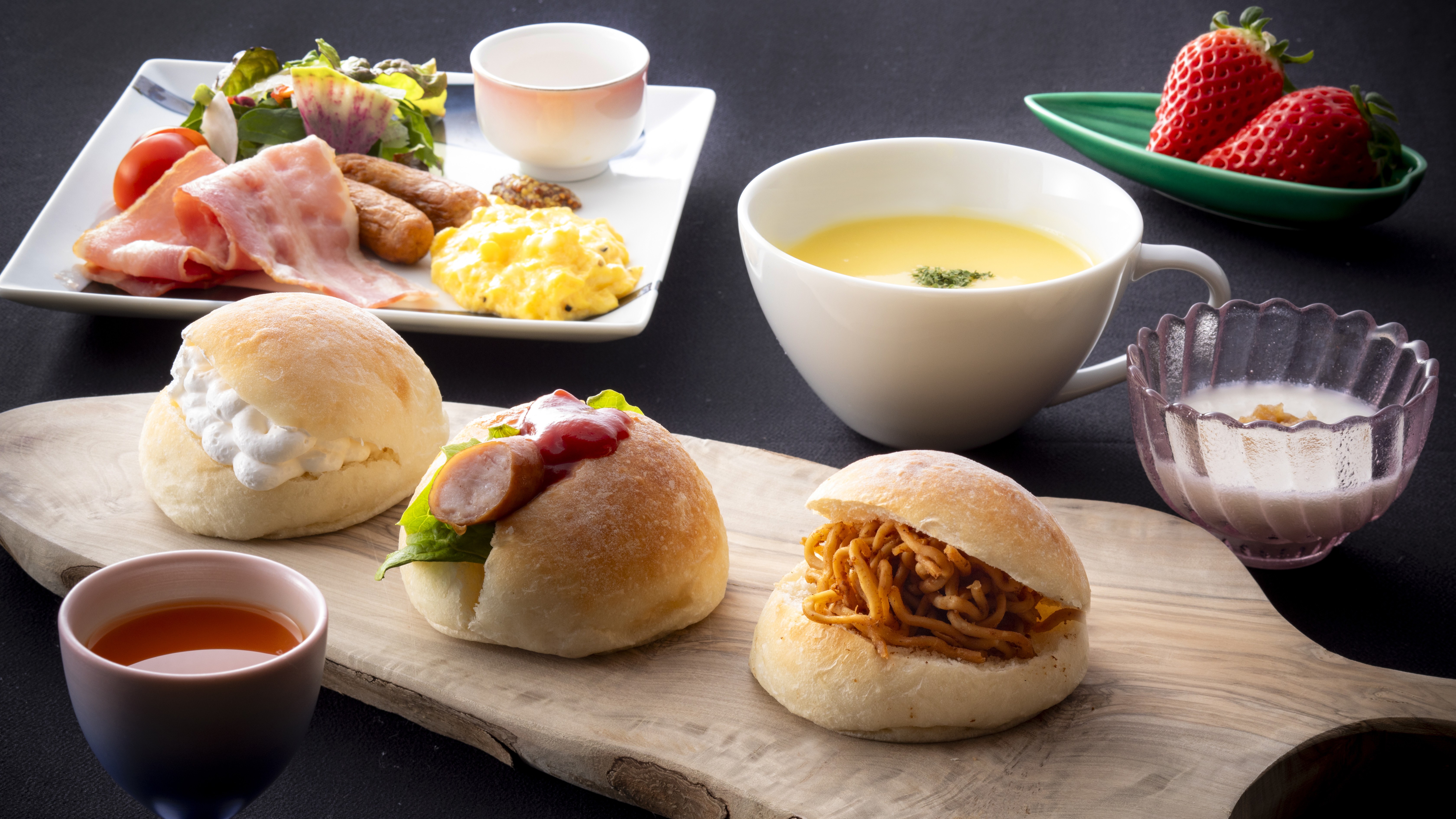 【小学生・朝食】朝から選べる手作りパンを中心とした洋朝食。