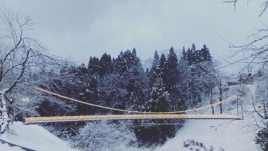 雪景色・吊り橋