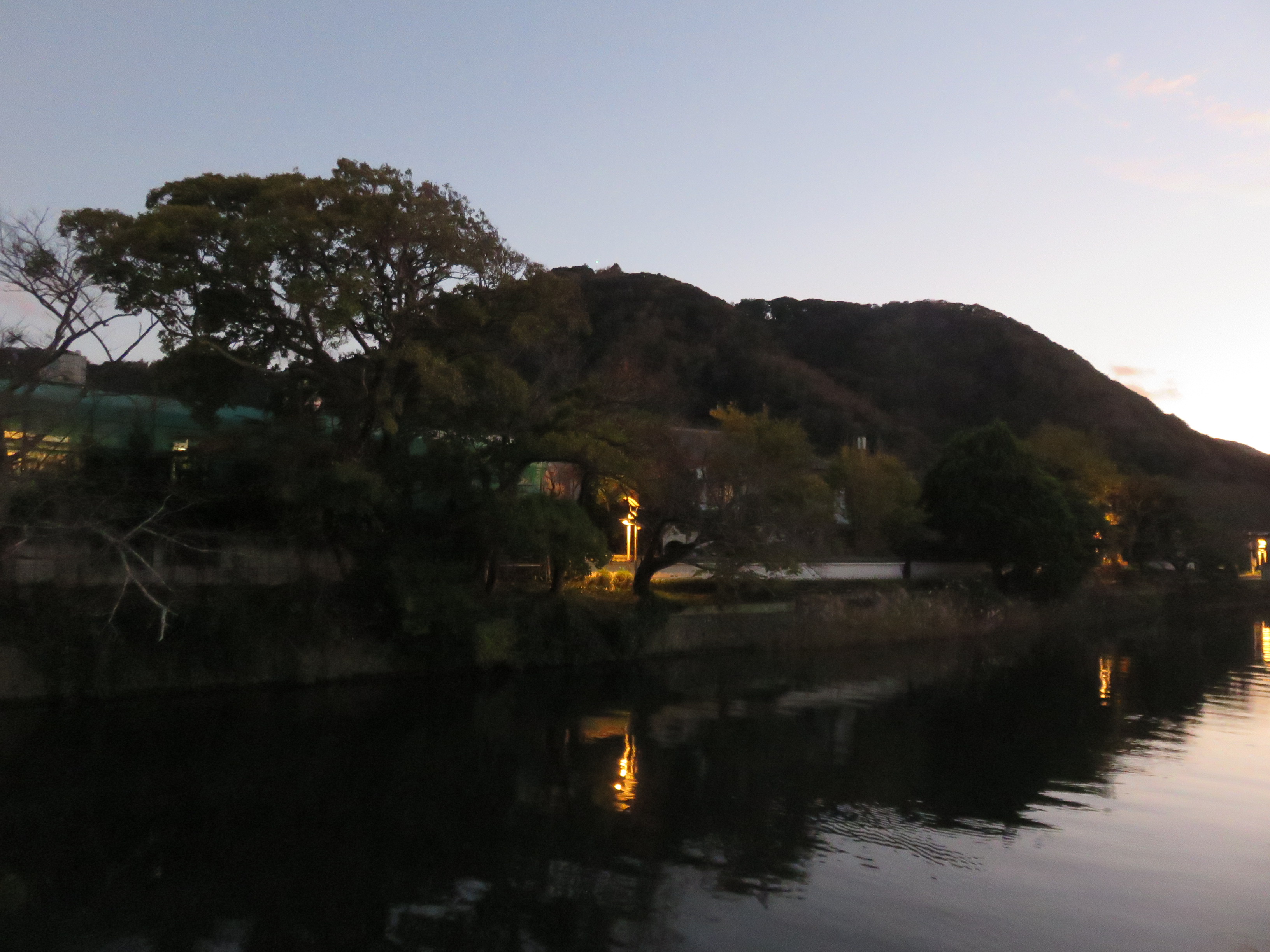 遊歩道（夕暮れ時）