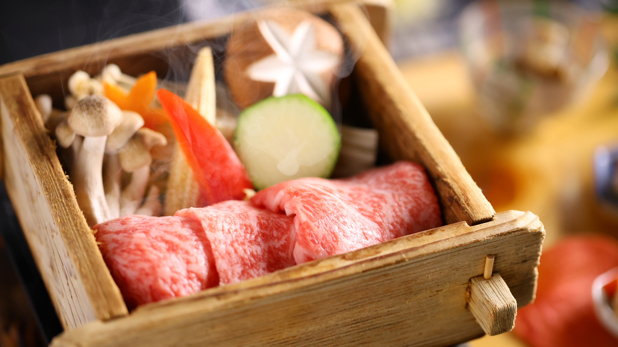 季節のお野菜とお肉の蒸し料理（イメージ）