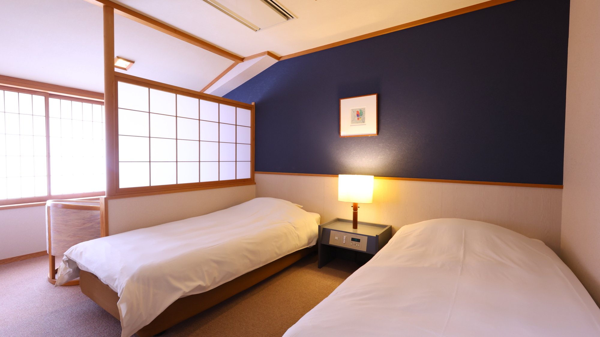 【和洋室】和室とベッドのお部屋です。